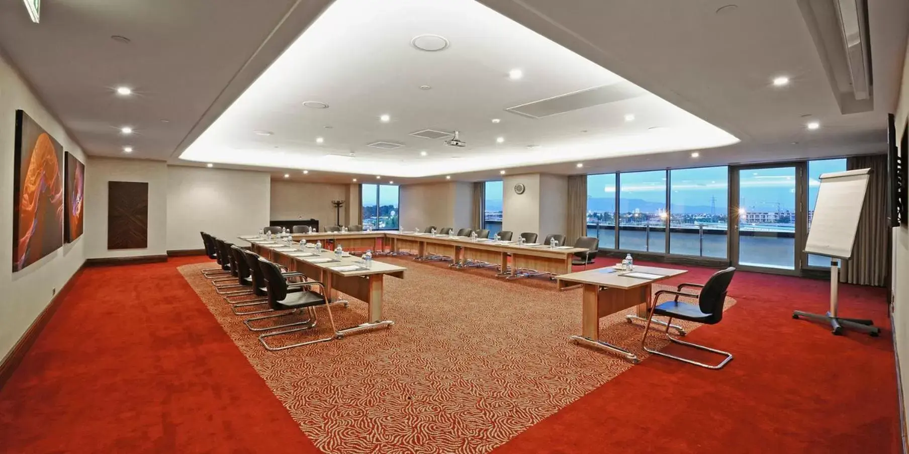 Meeting/conference room in Crowne Plaza Bursa Convention Center & Thermal Spa, an IHG Hotel