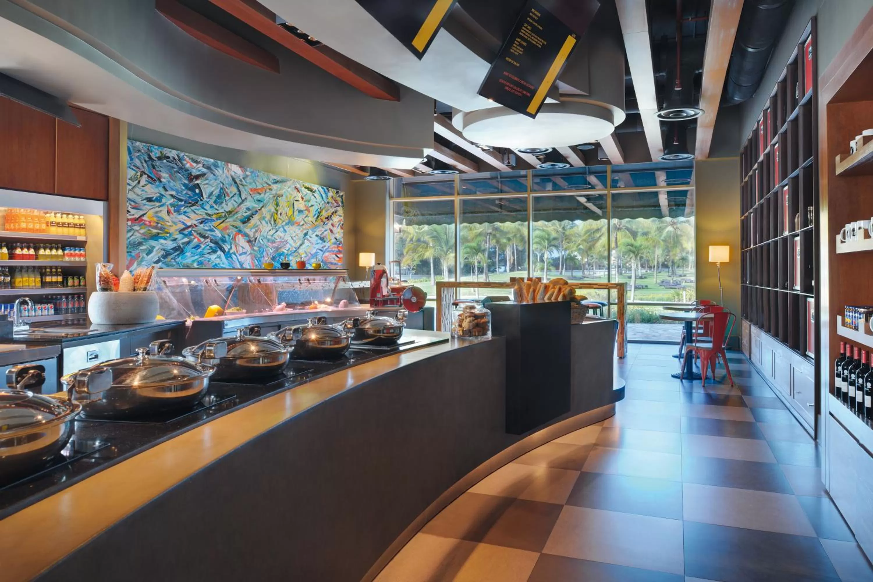 Restaurant/places to eat in Mövenpick Ambassador Hotel Accra