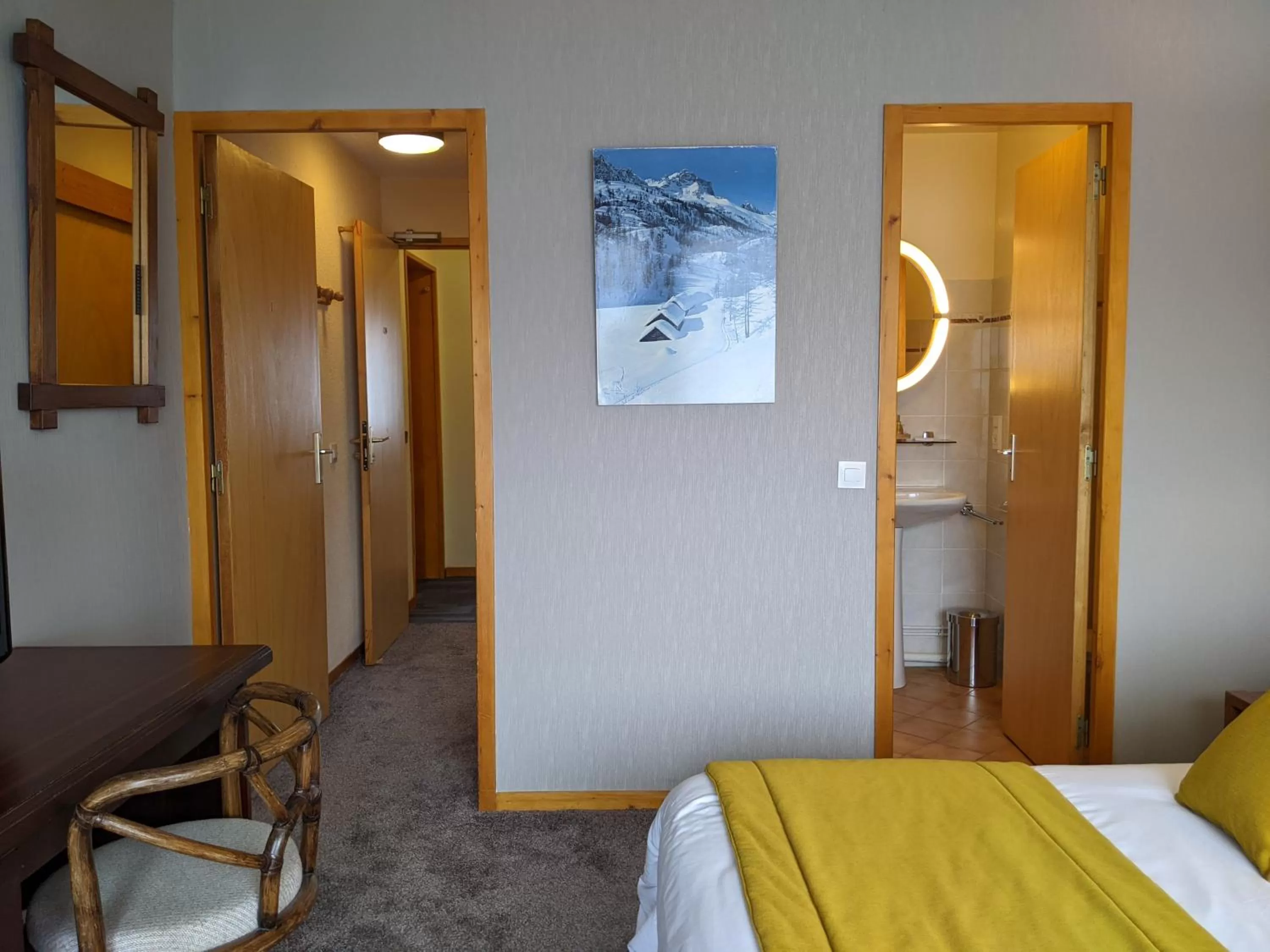 Bed in Hotel Les Arolles