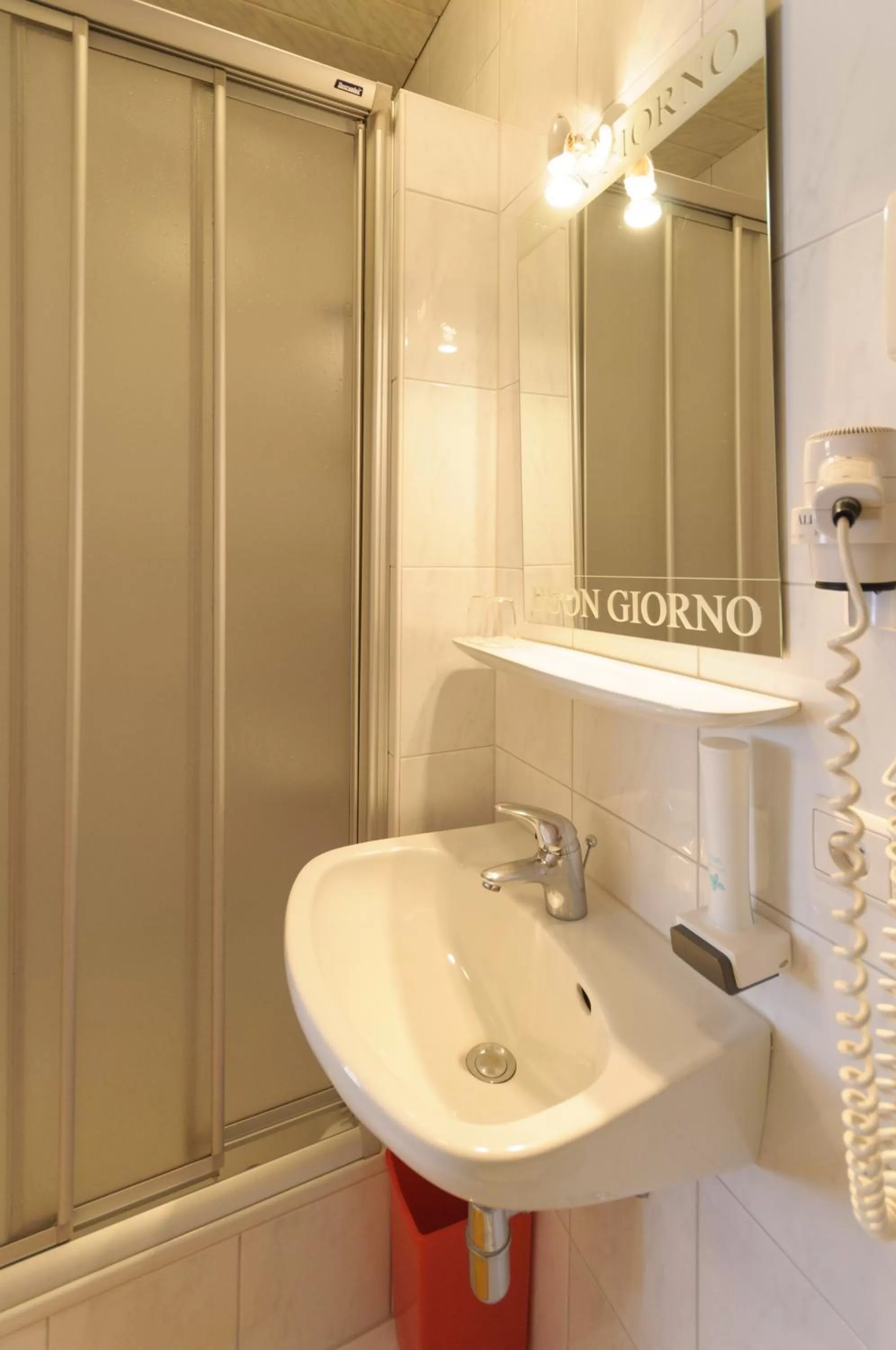 Shower in Hotel Tautermann