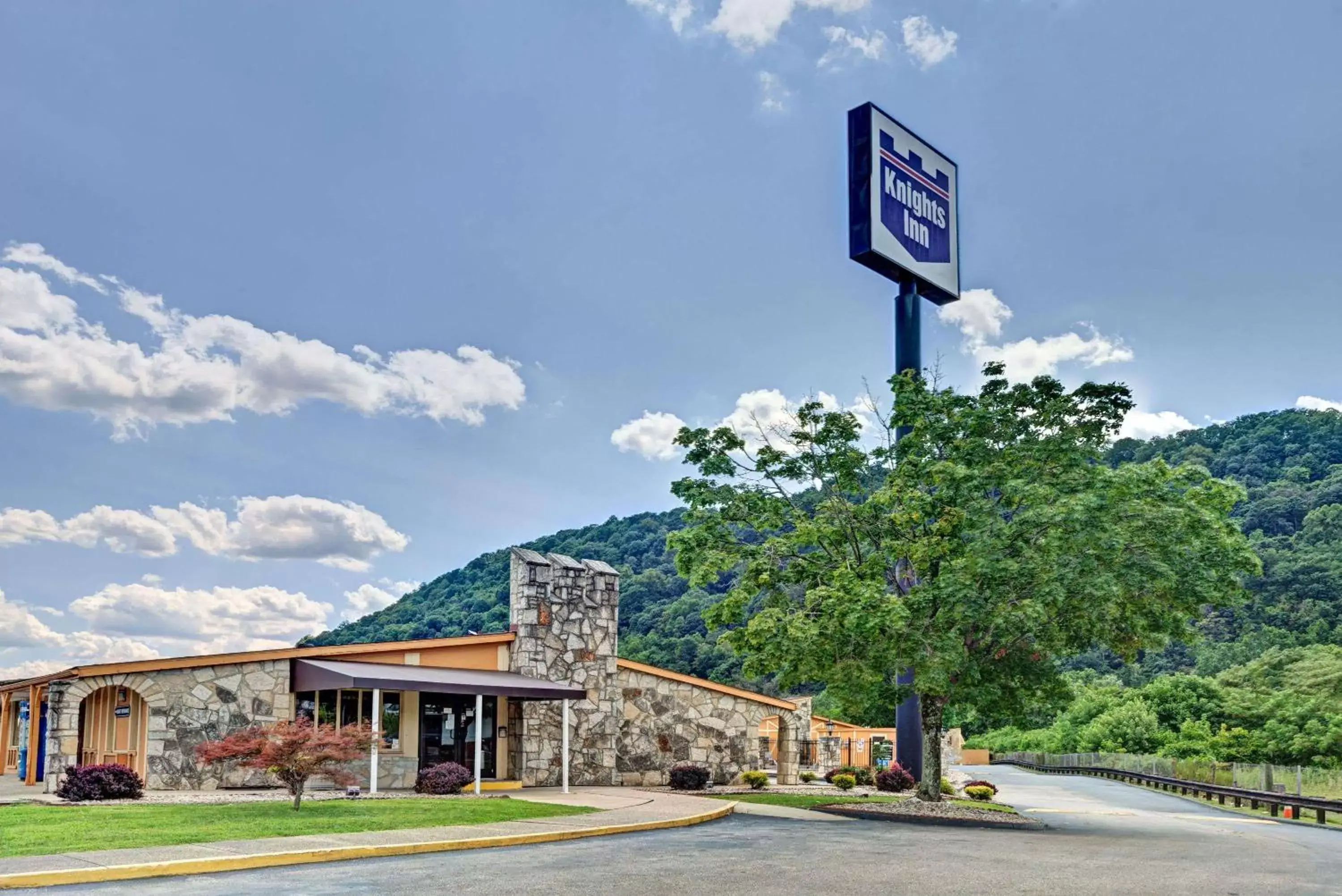 Photo of the whole room in Knights Inn Charleston West Virginia Photo of the whole room in Knights Inn Charleston West Virginia