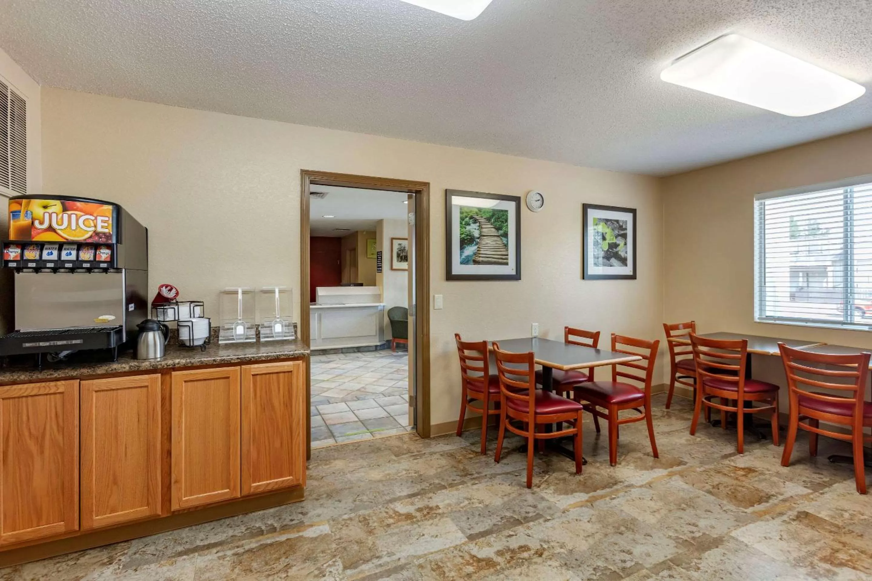 Restaurant/places to eat in Econo Lodge Belle Fourche