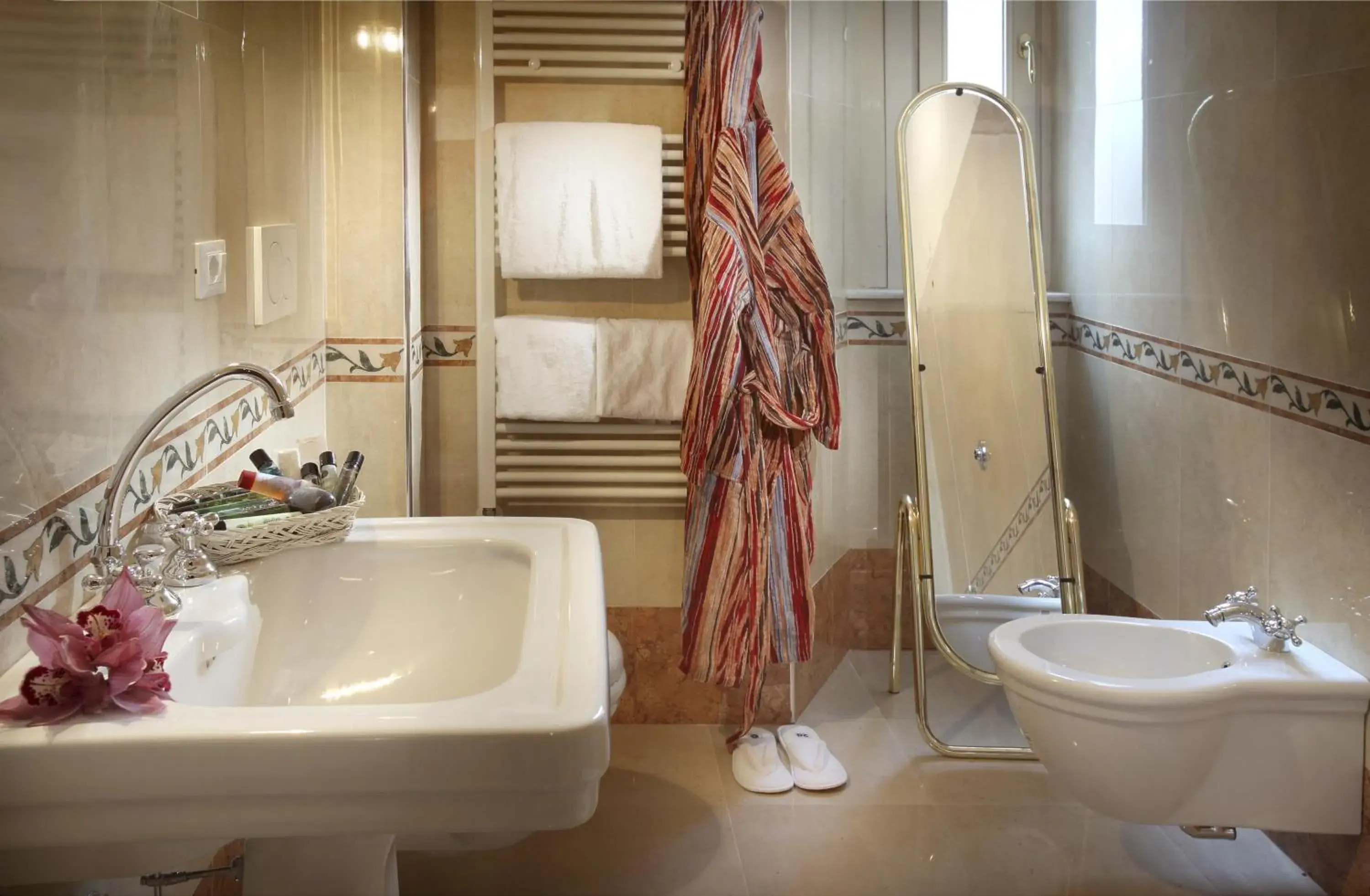 Shower, Bathroom in Grand Hotel Plaza & Locanda Maggiore