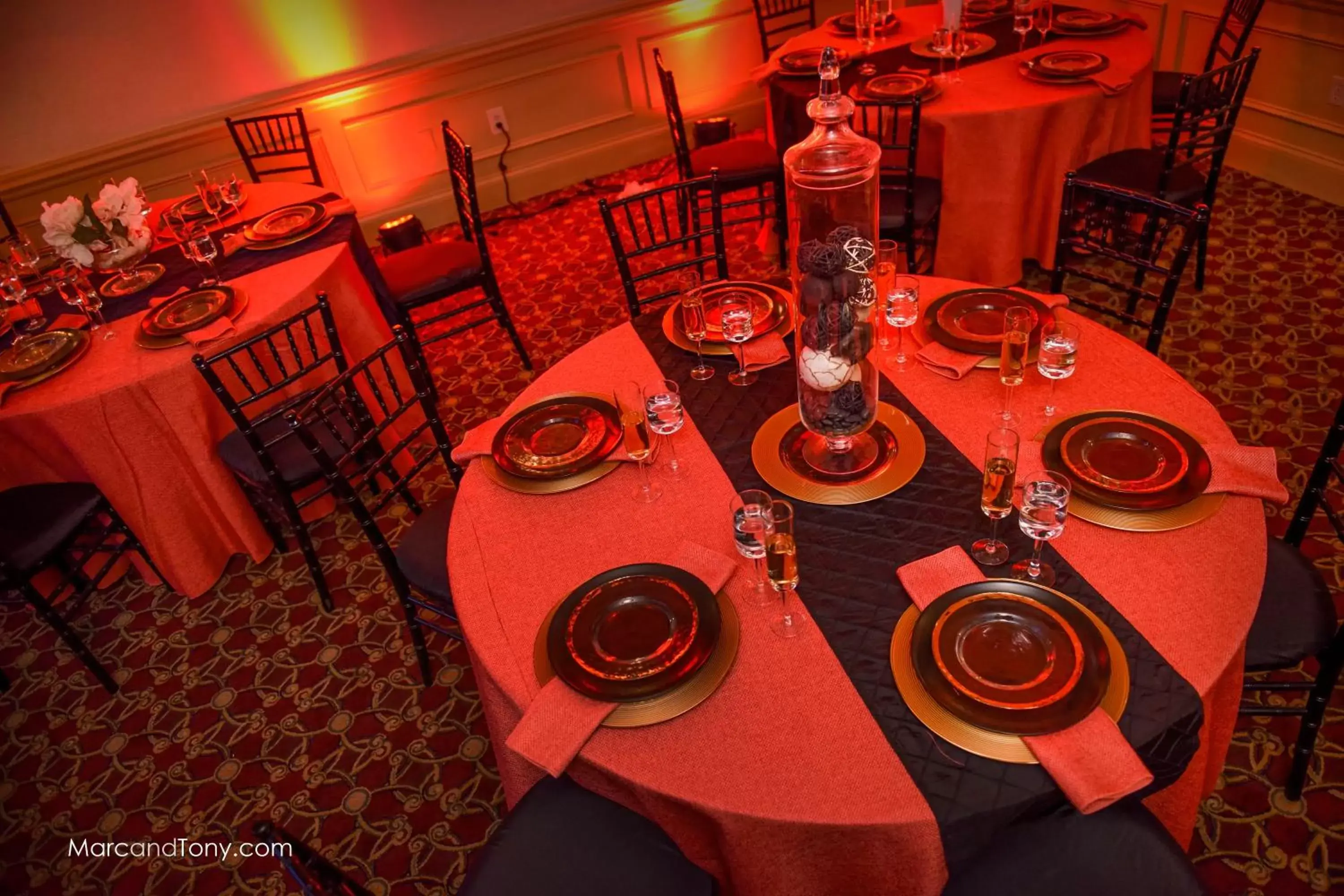 Banquet/Function facilities, Restaurant/Places to Eat in Crowne Plaza Cleveland Airport, an IHG Hotel