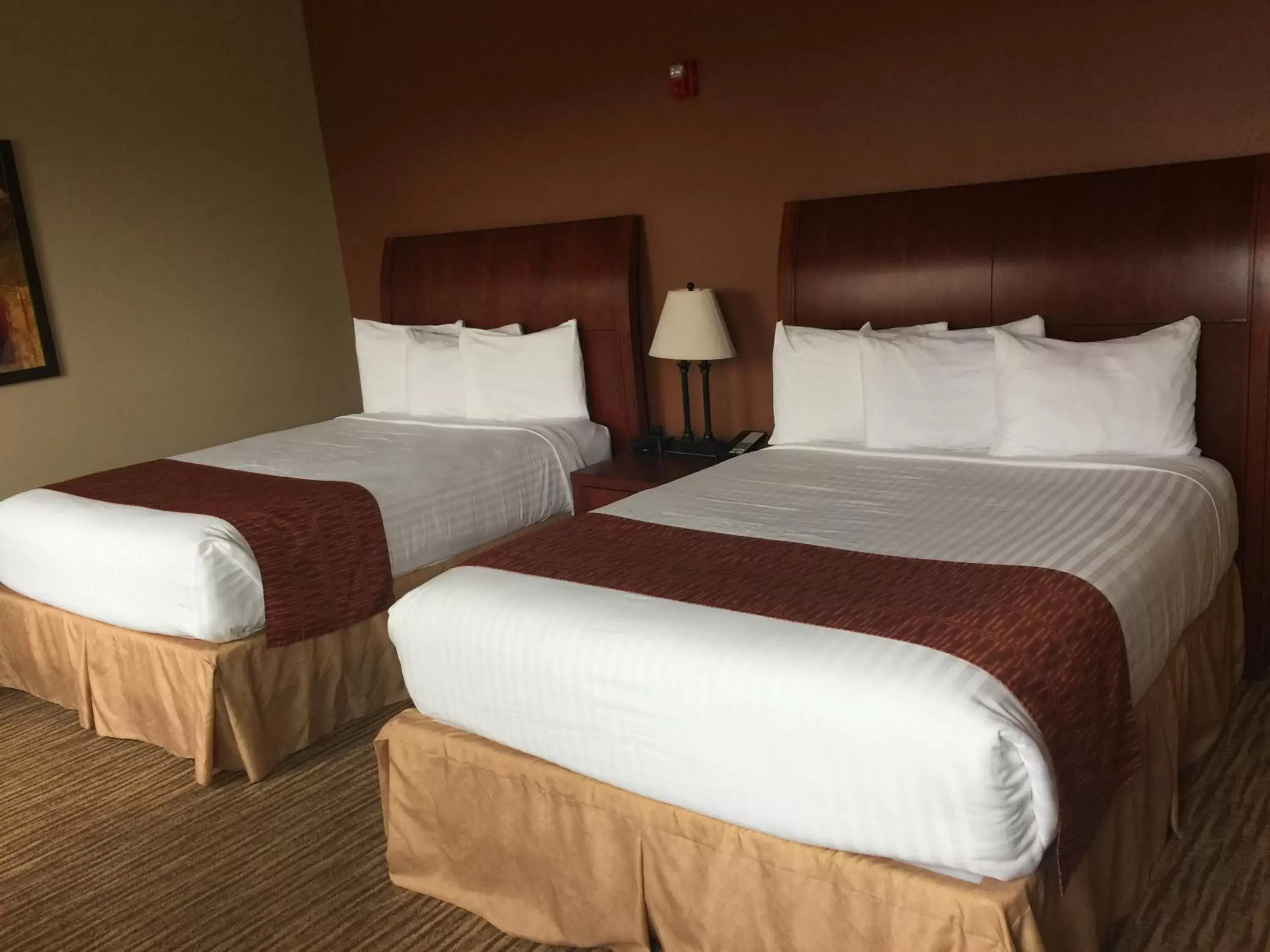 Bed in Cobblestone Inn & Suites - Newton