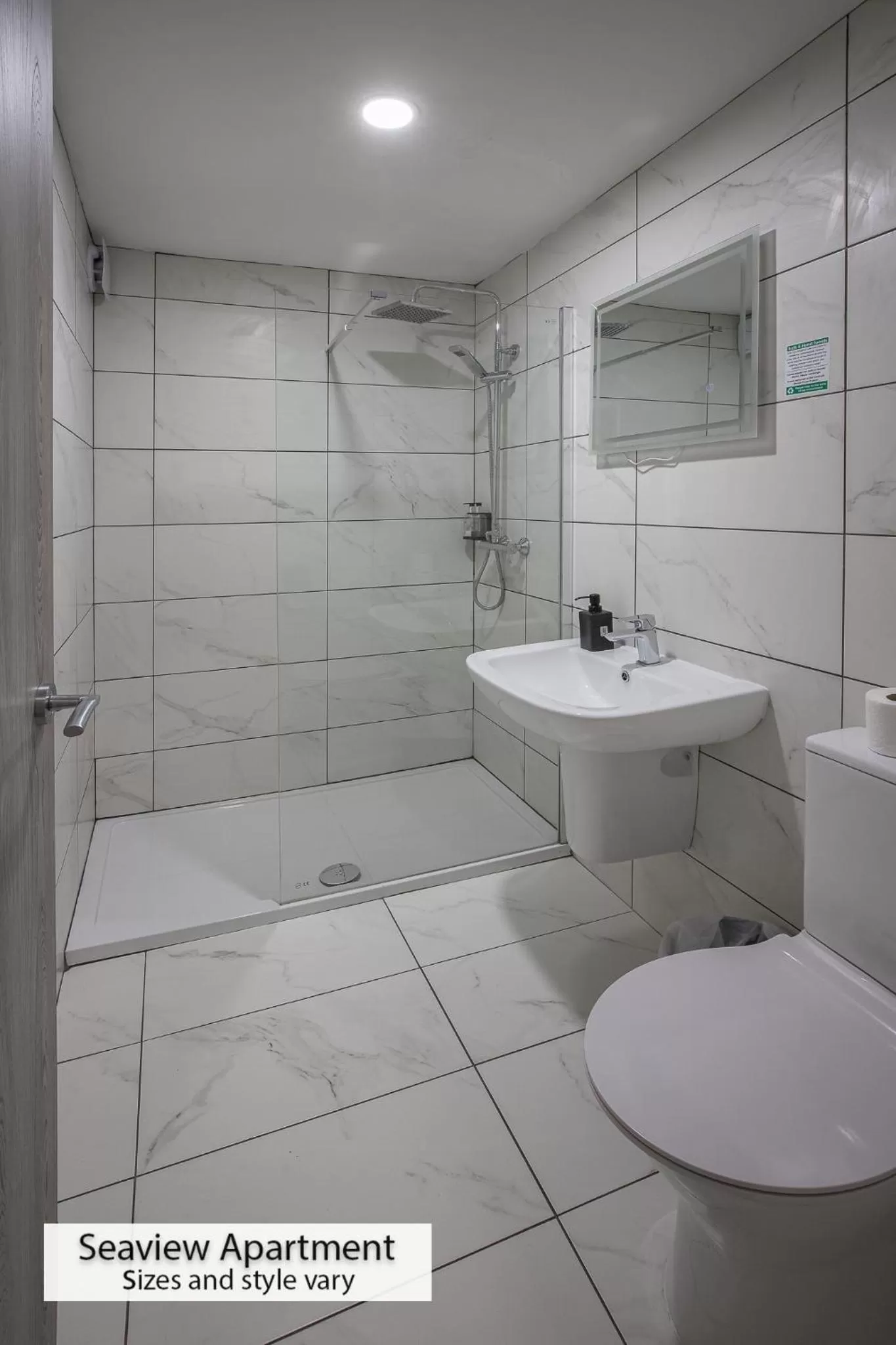 Toilet in ApartHotel421 by Seafront Collection