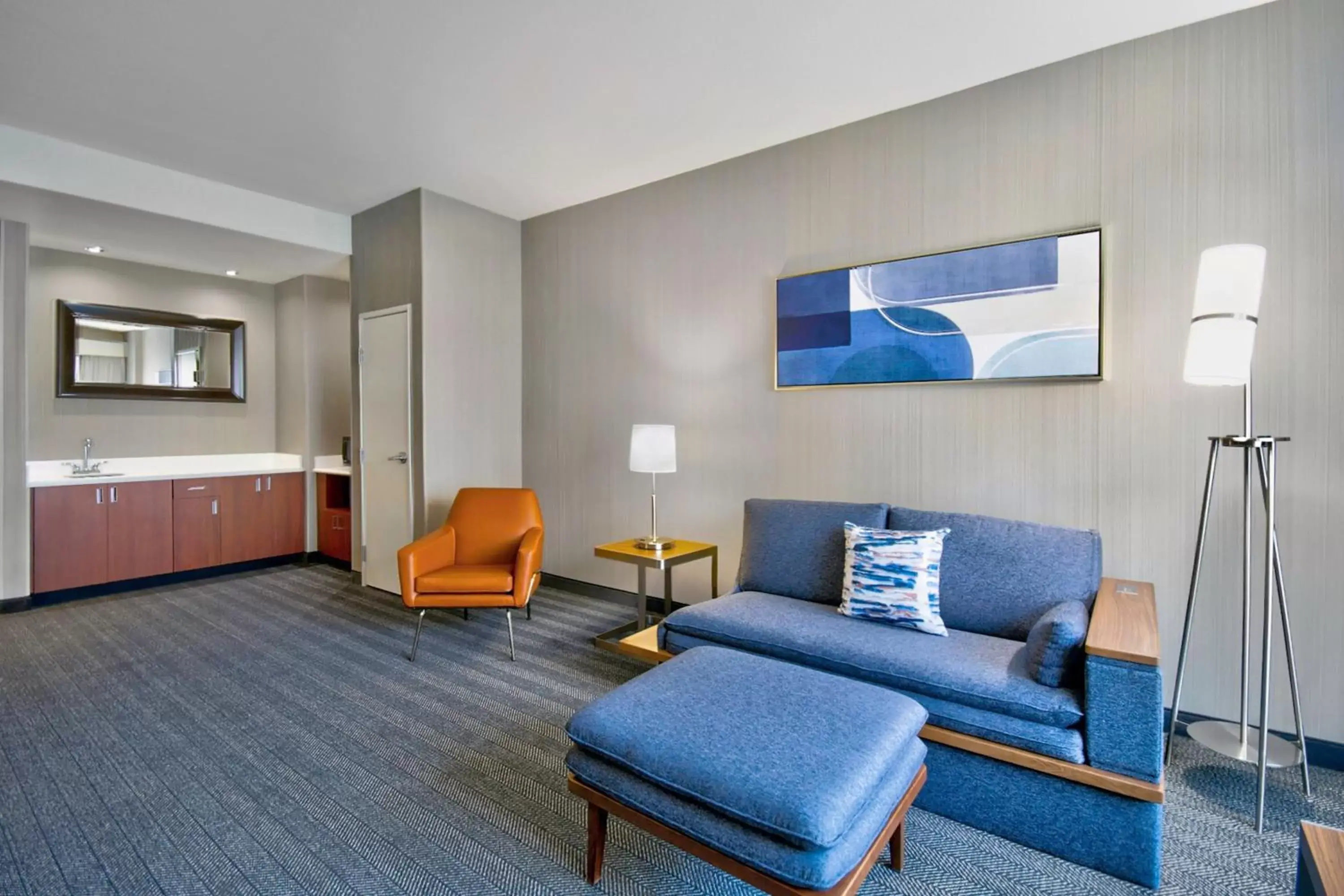 Living room, Seating Area in Courtyard by Marriott Nashville Green Hills