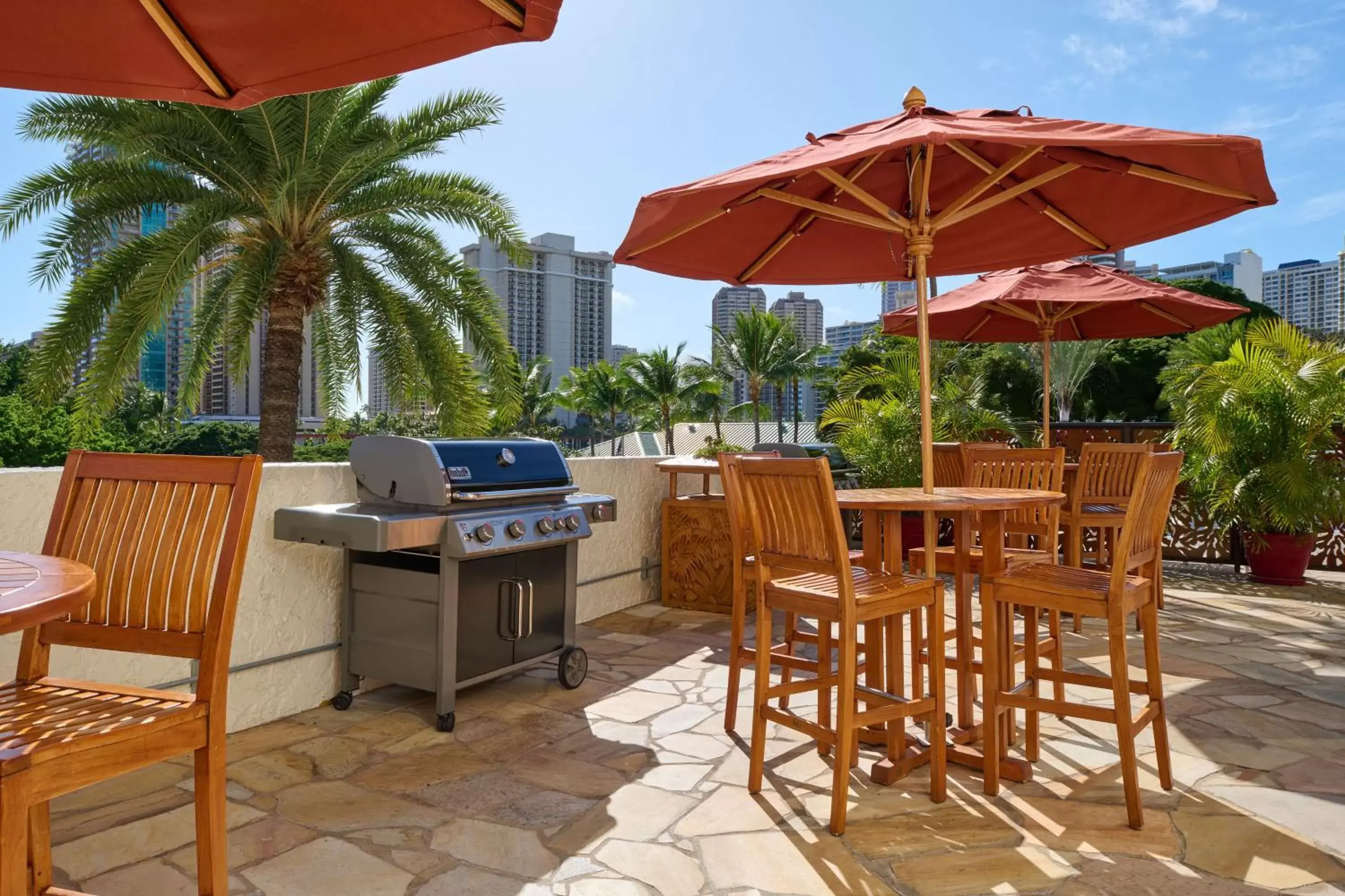 BBQ Facilities in Luana Waikiki Hotel & Suites