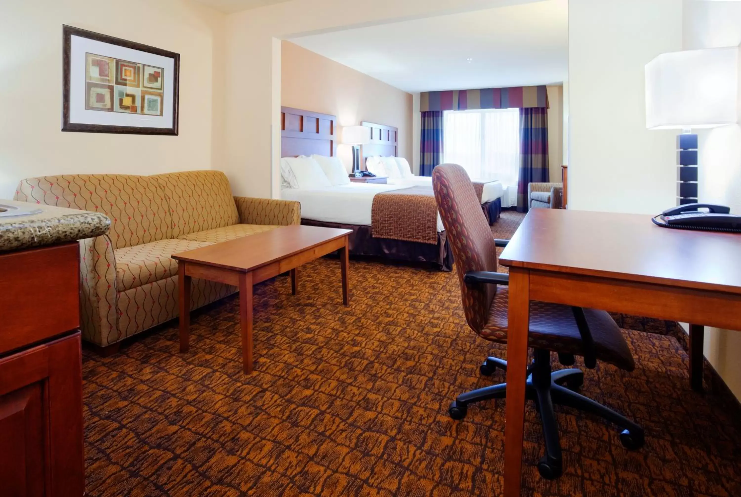 Photo of the whole room, Seating Area in Holiday Inn Express Hotel & Suites Mount Airy, an IHG Hotel