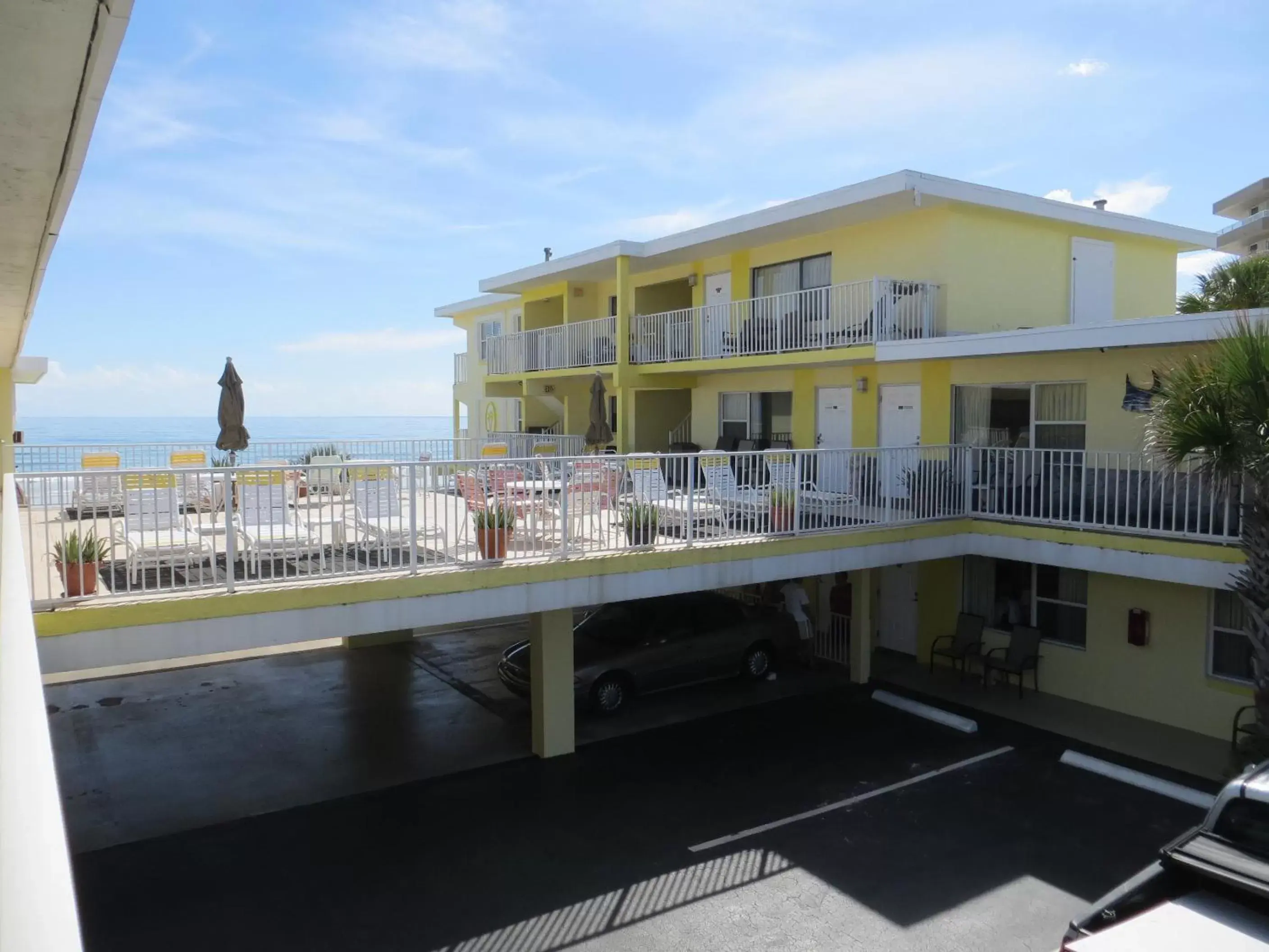 Facade/entrance in Sand Castle Motel