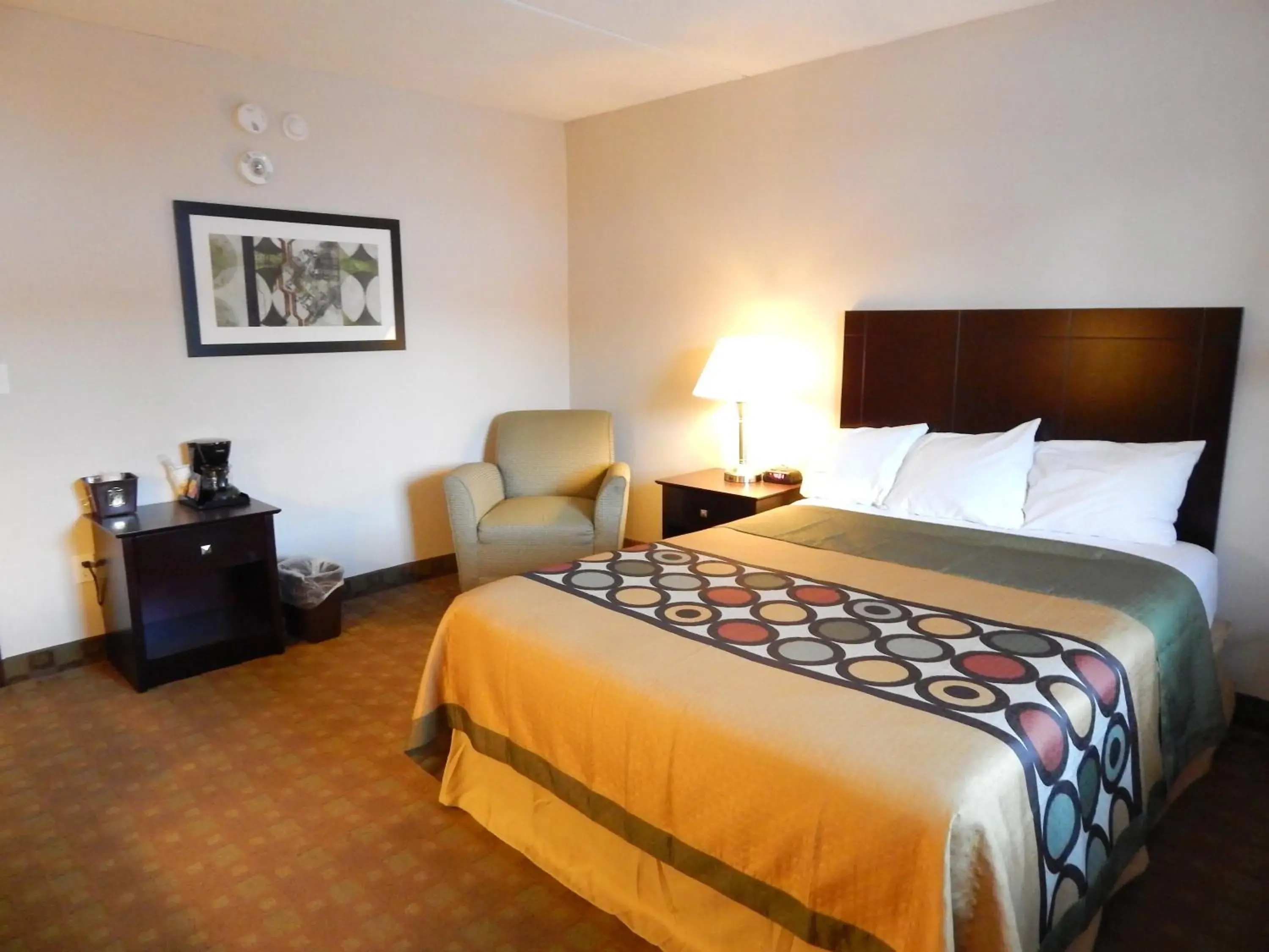 Bed in Super 8 by Wyndham White River Junction