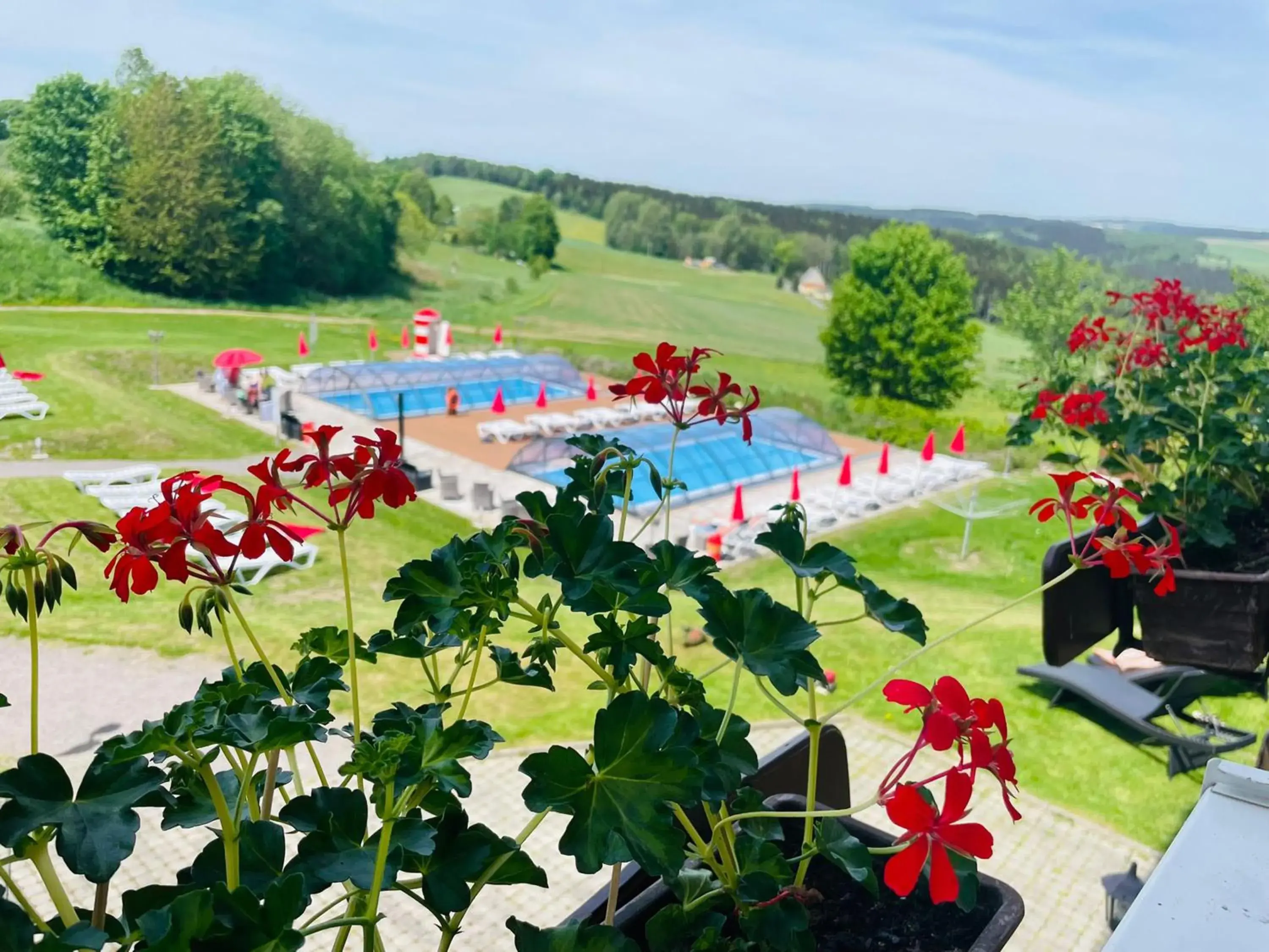 Swimming pool, Pool View in Panorama Berghotel Wettiner Hohe