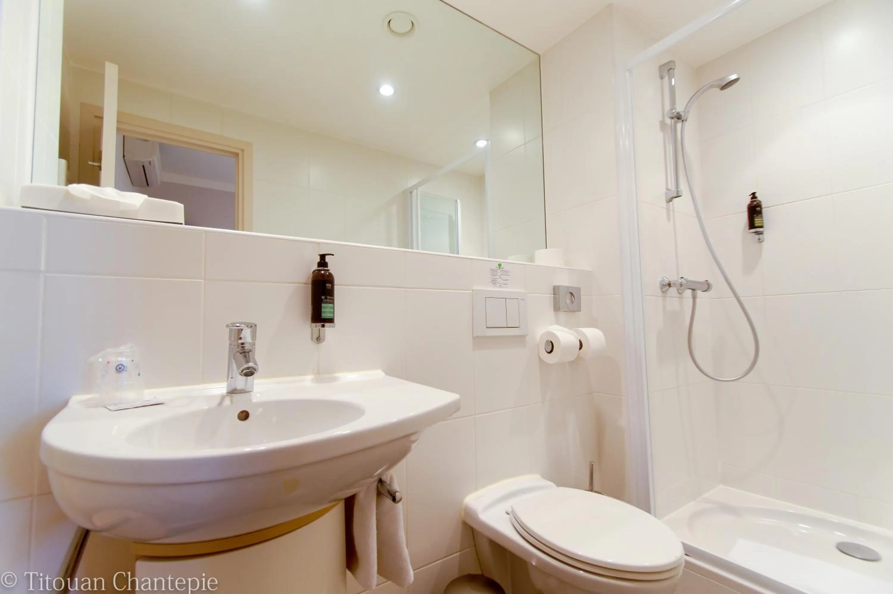 Bathroom in Hotel Le Sevigne - Sure Hotel Collection by Best Western