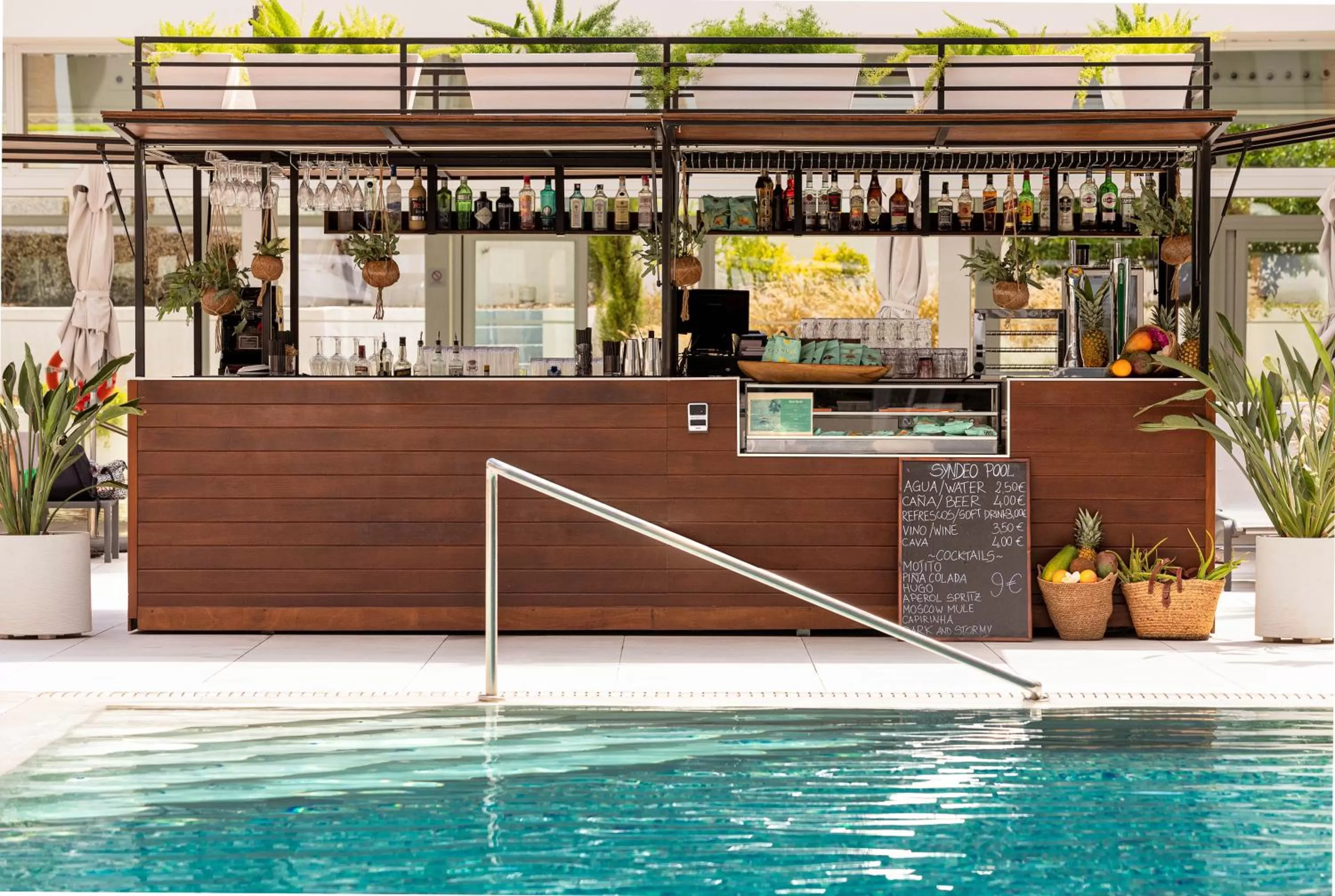 Swimming pool in INNSiDE by Meliá Palma Bosque