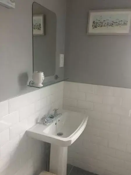 Bathroom in Minook