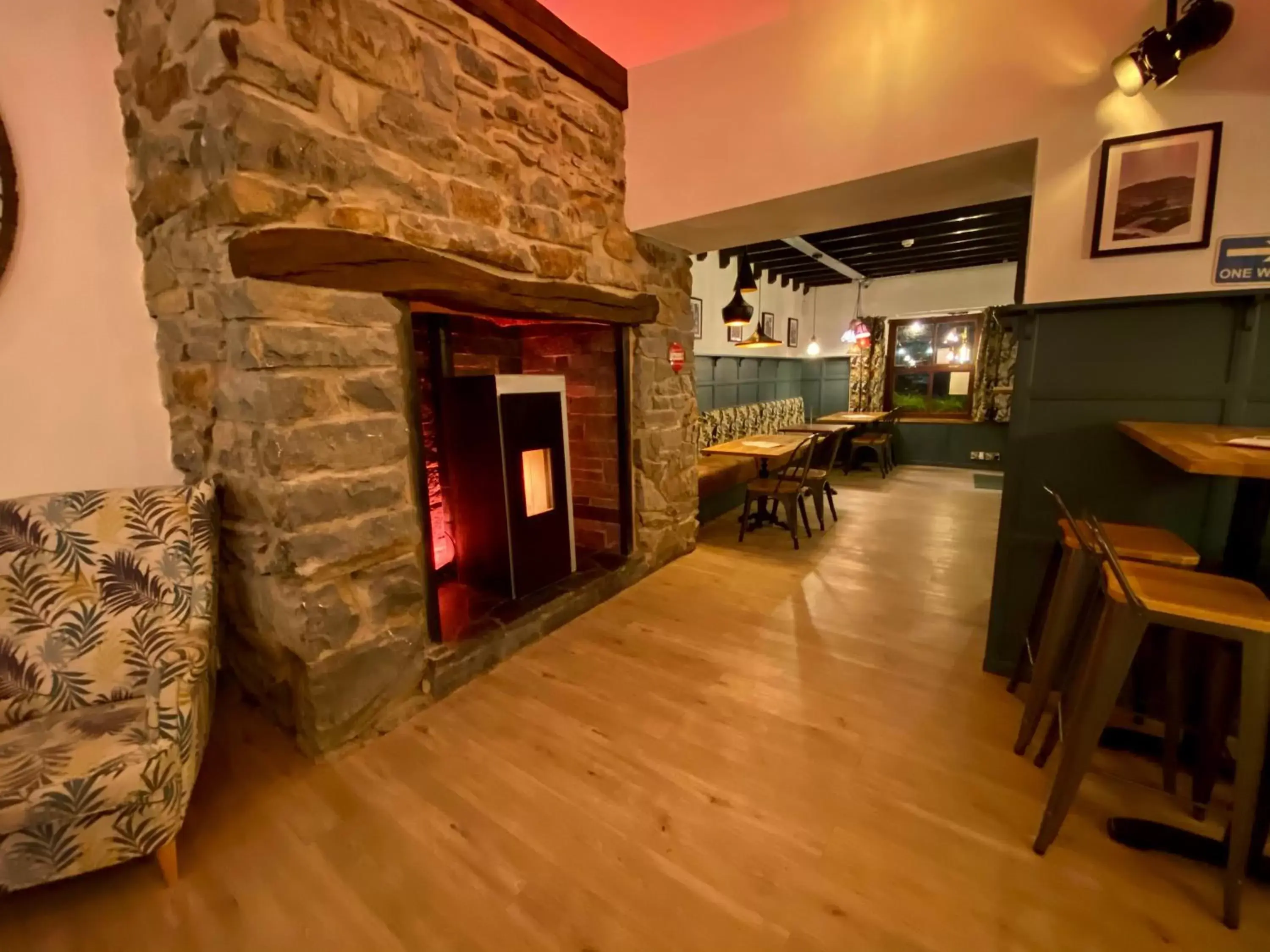 Lounge or bar in The Golden Fleece Inn