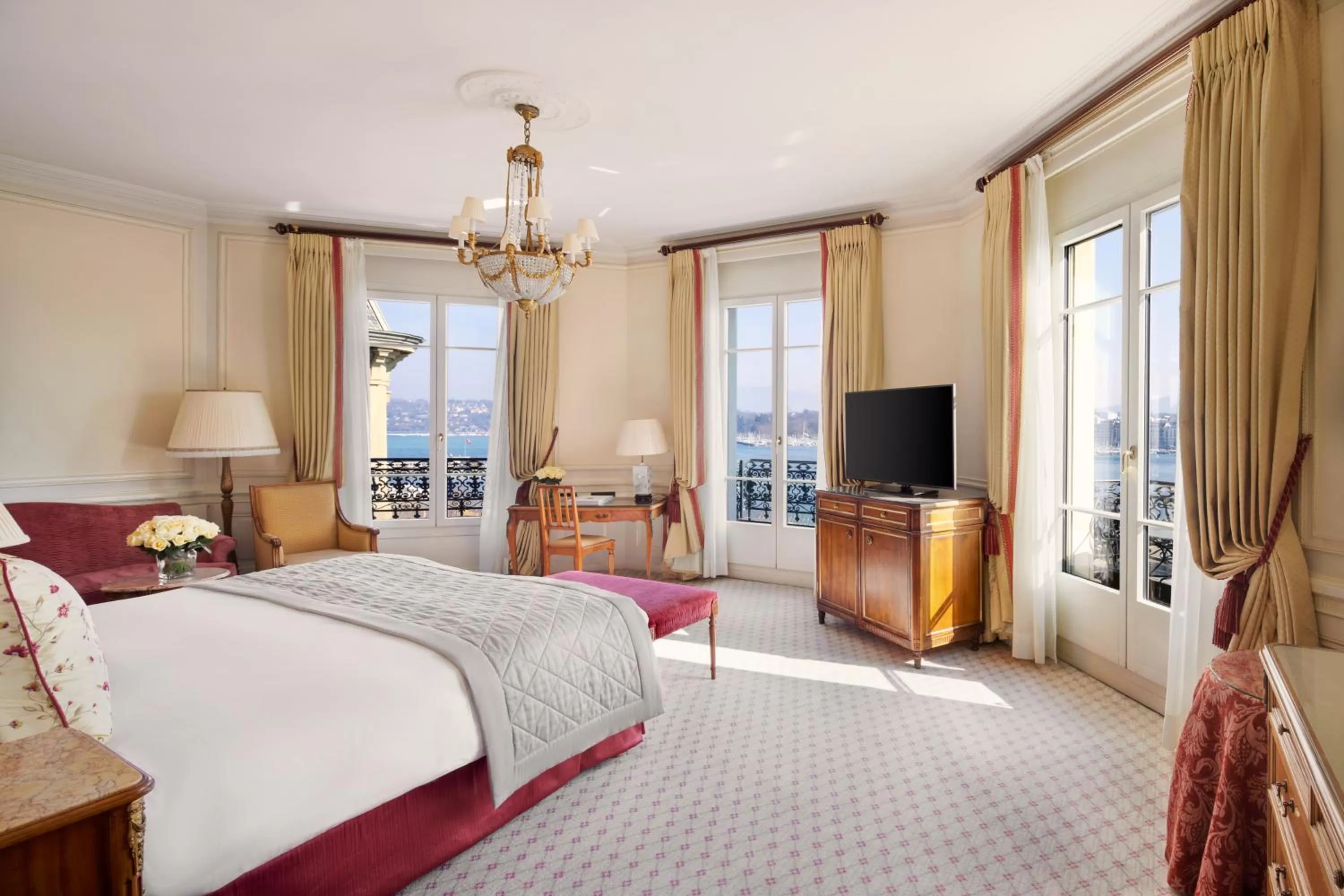 Bed in Beau-Rivage Genève