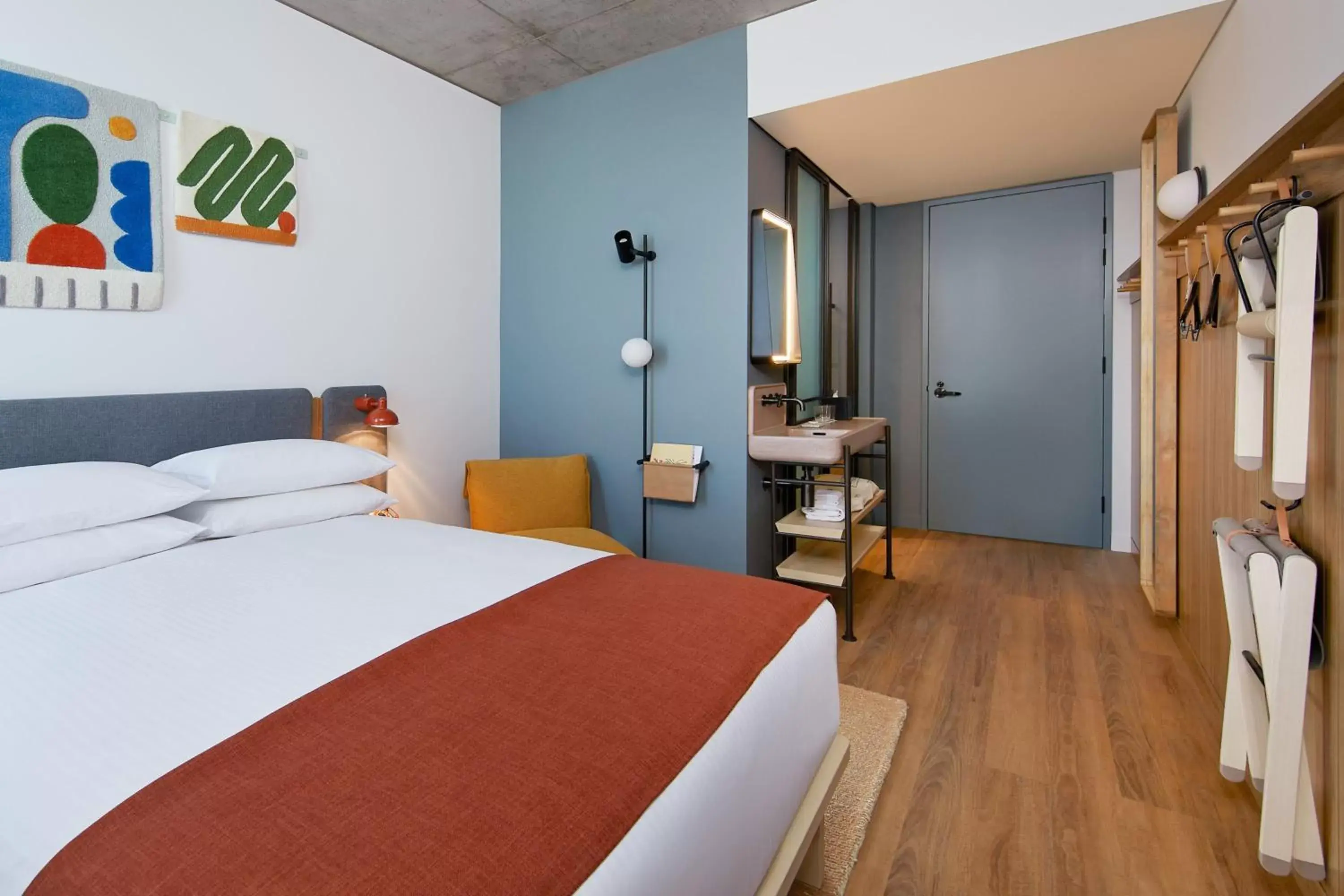 Bedroom, Bed in Moxy Sydney Airport