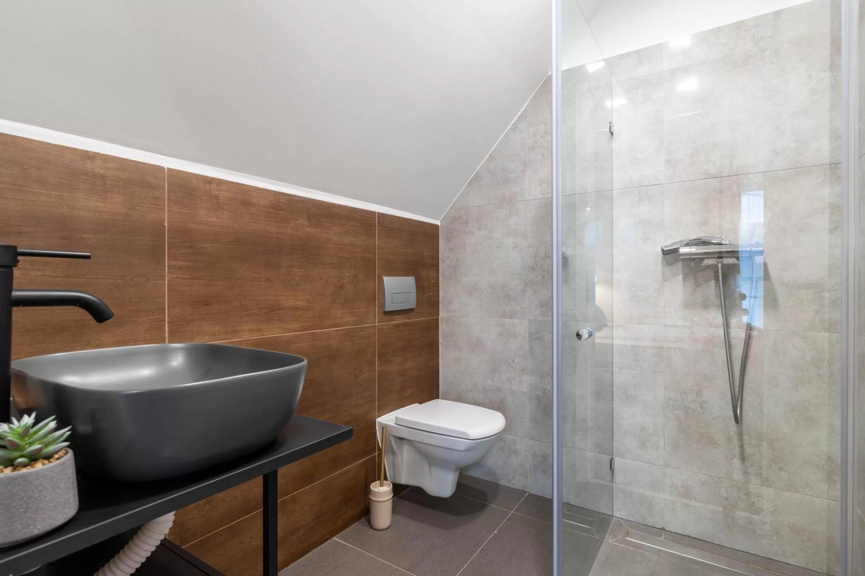 Shower in Villa Bérc