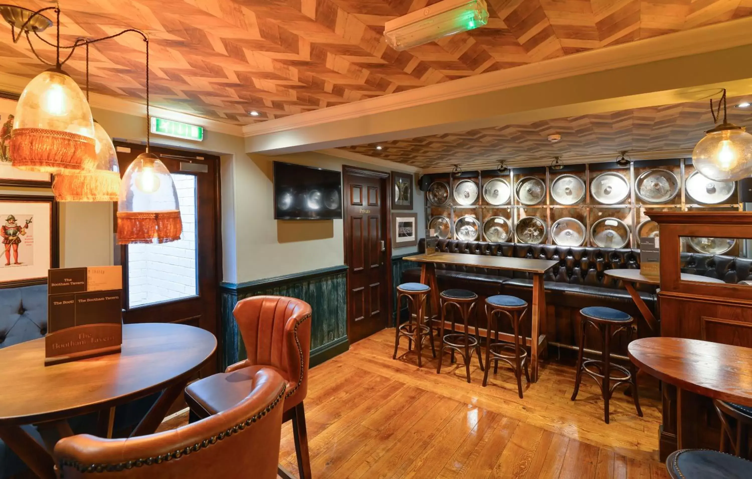 Lounge or bar, Restaurant/Places to Eat in The Bootham Tavern - York