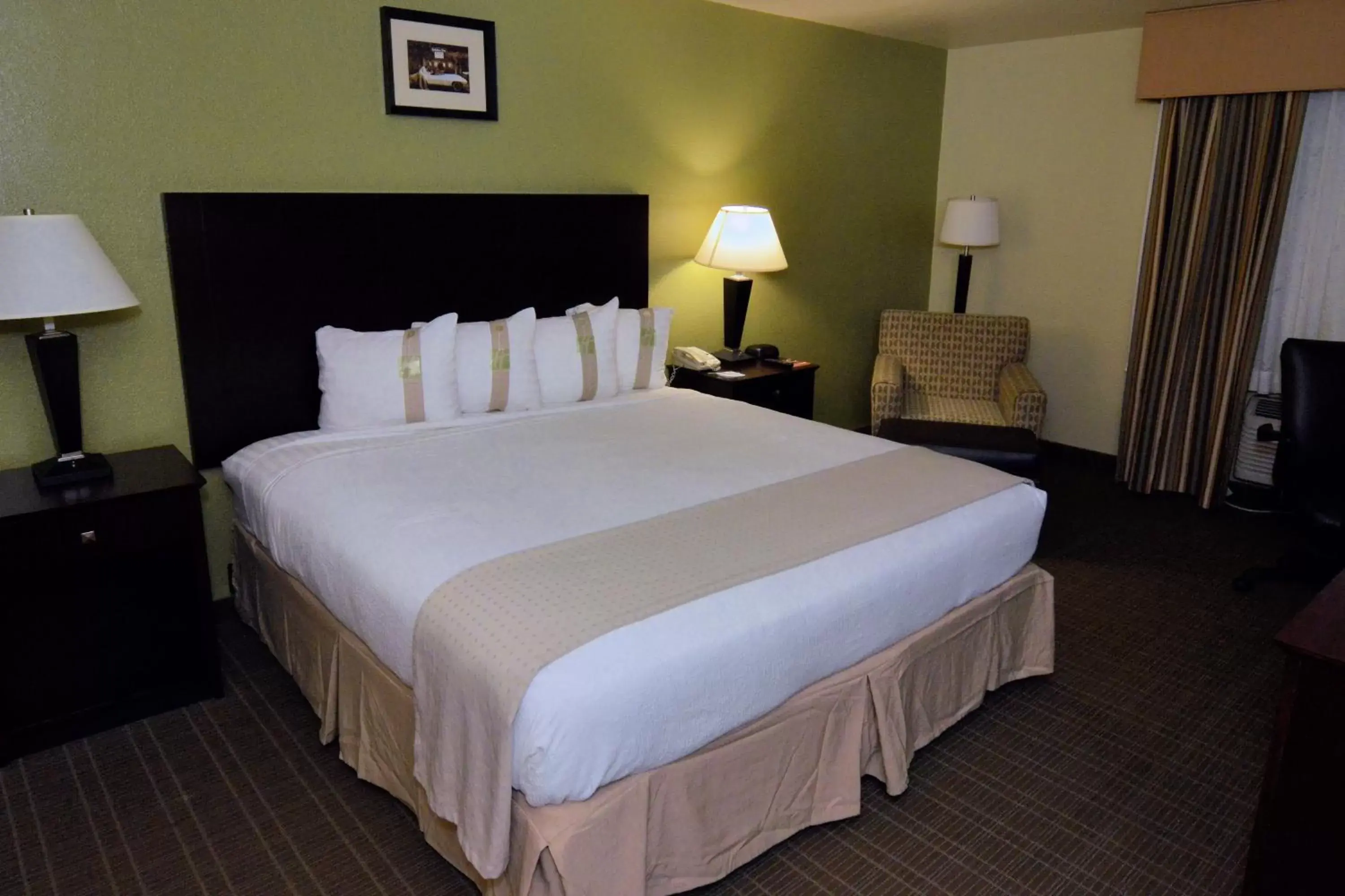 Photo of the whole room, Bed in Holiday Inn - Fort Myers - Downtown Area, an IHG Hotel