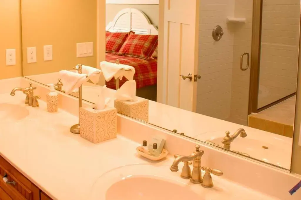 Bathroom in Larsmont Cottages