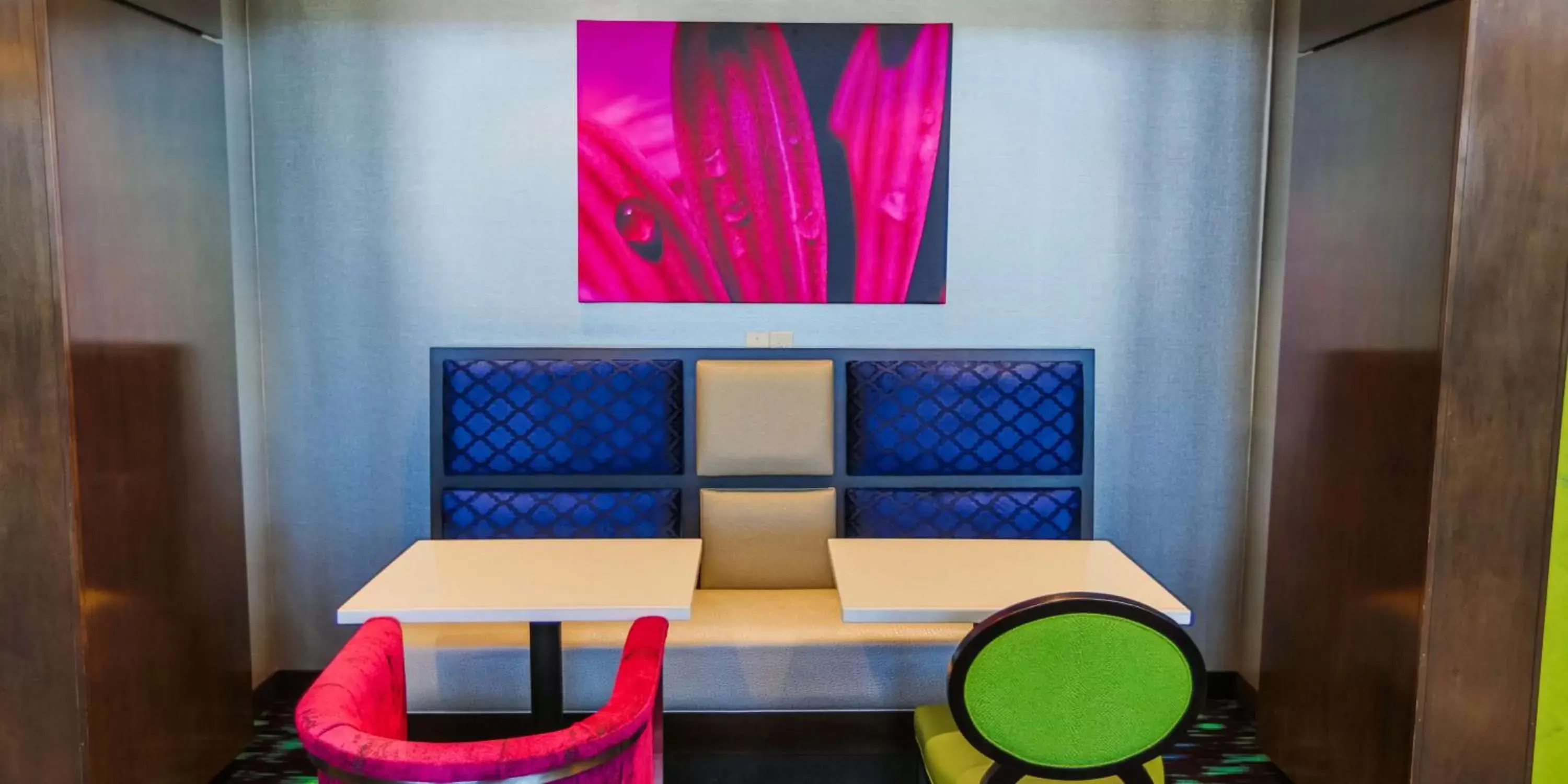 Restaurant/places to eat, Seating Area in Hampton Inn & Suites Charlotte/Ballantyne, Nc
