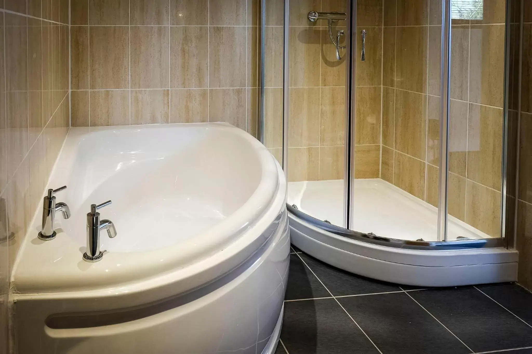 Bathroom in The R Inn Hotel