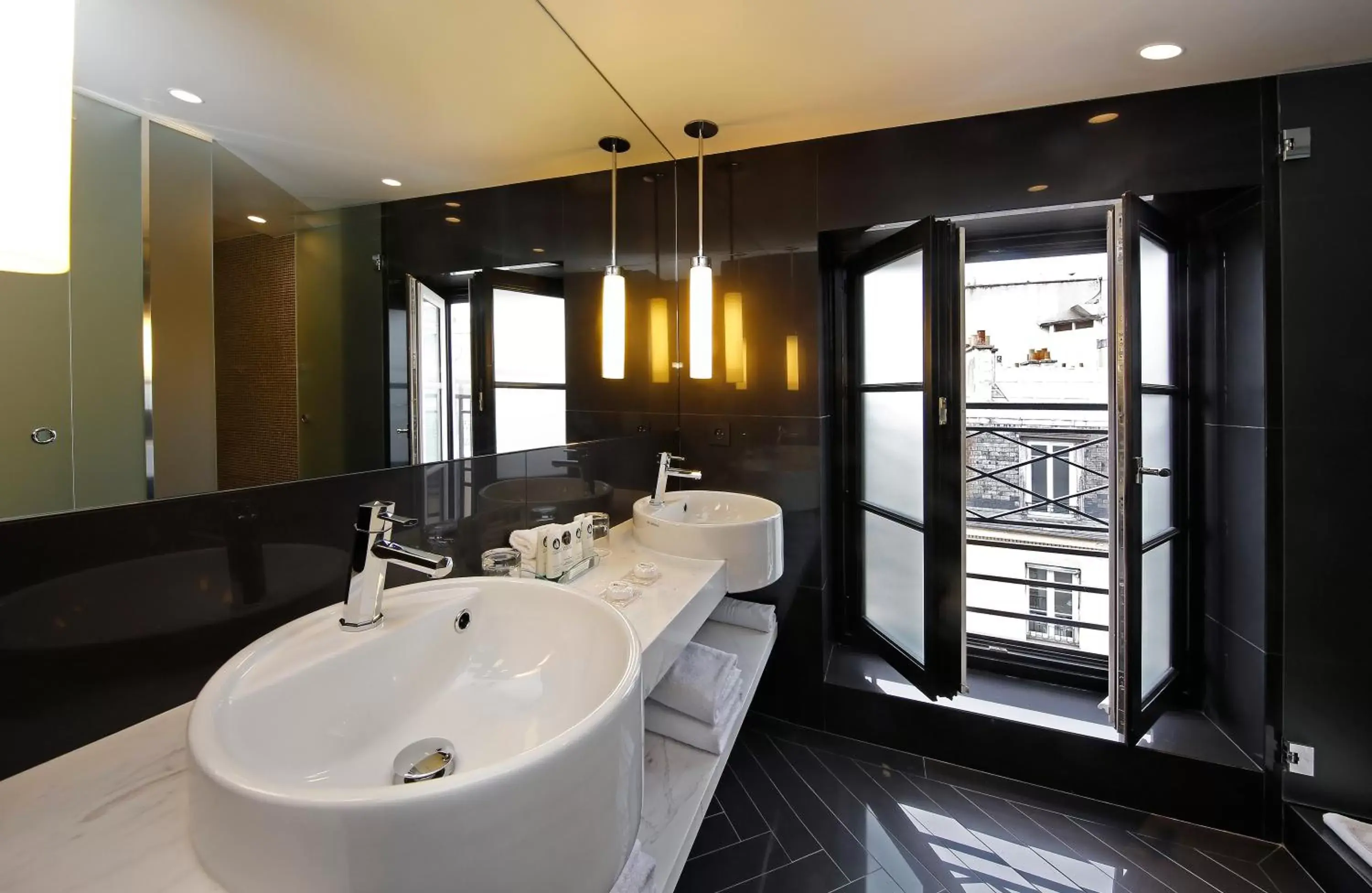 Bathroom in Hotel Opéra Richepanse