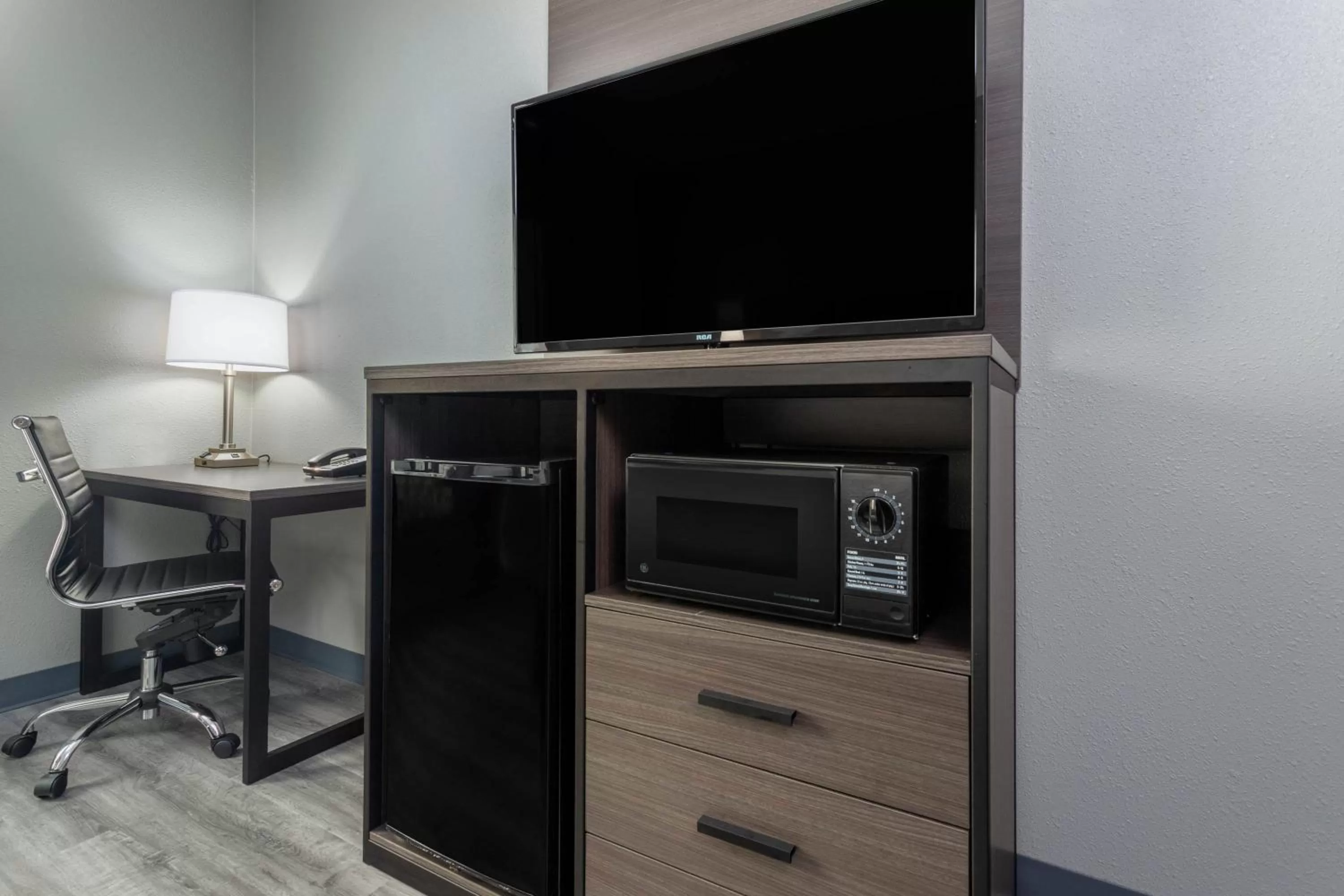 TV and multimedia in Ramada by Wyndham Sellersburg/Louisville North