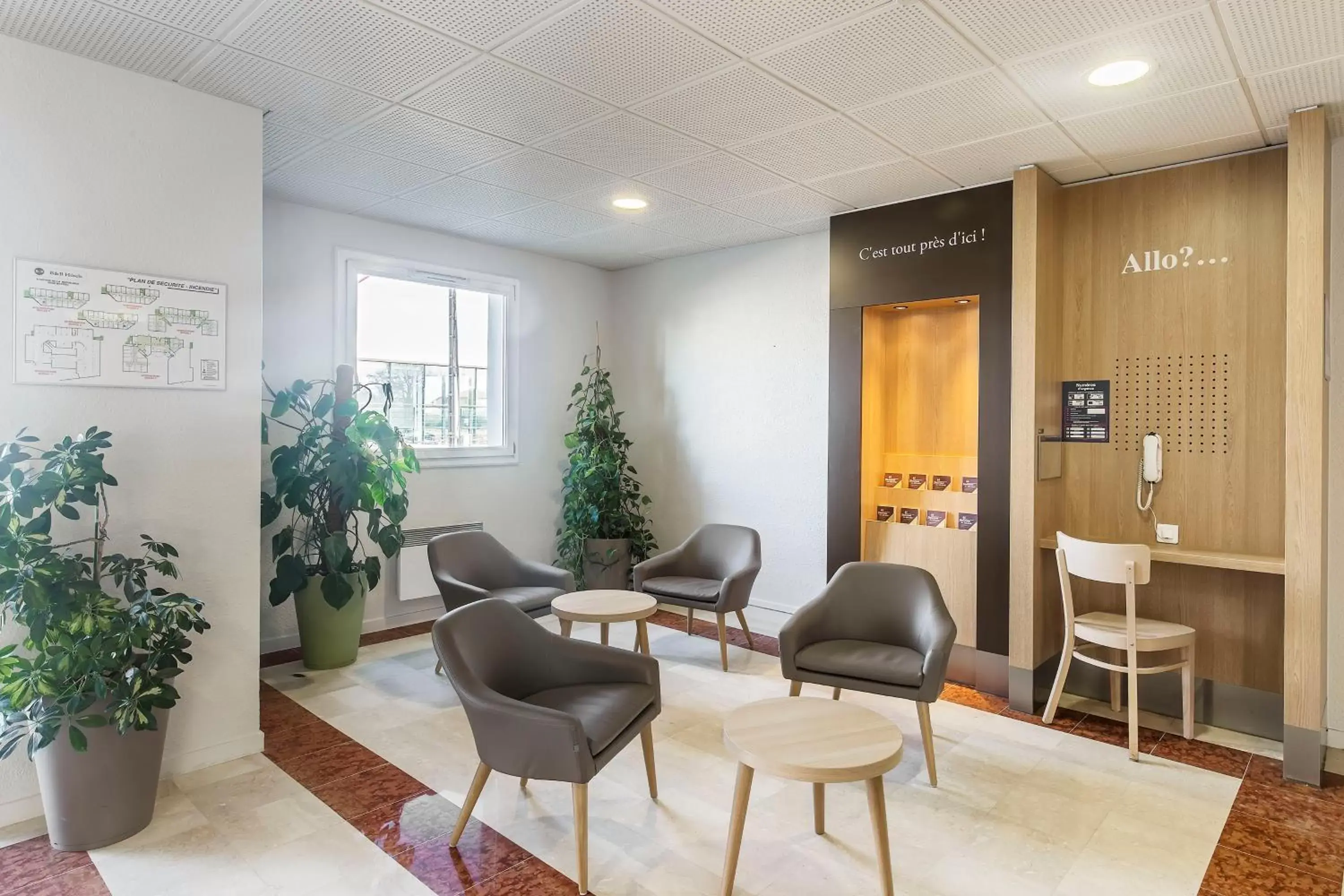 Lobby or reception, Seating Area in B&B HOTEL Lyon Grand Stade Meyzieu