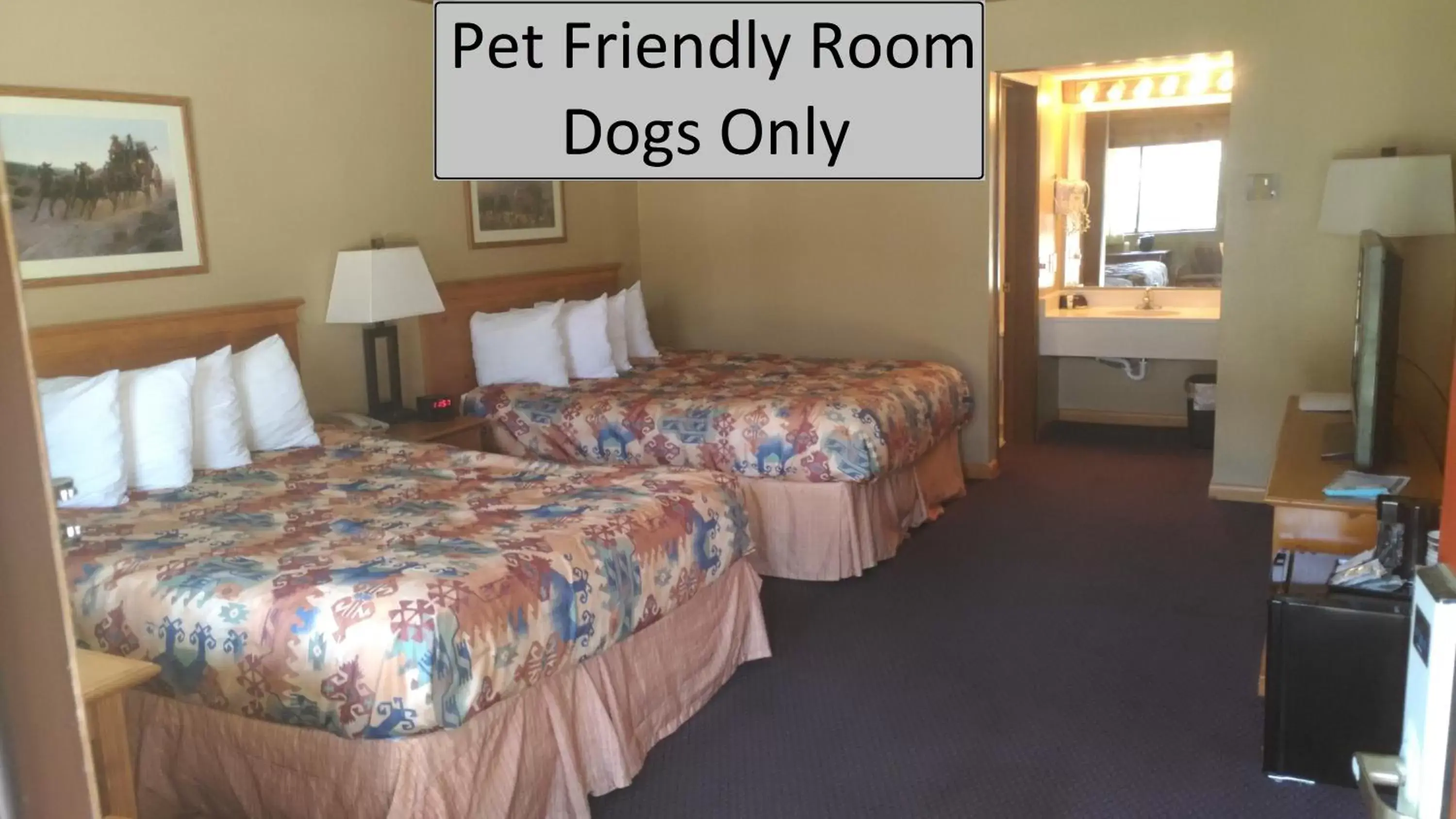 Pets, Bed in Deadwood Miners Hotel & Restaurant