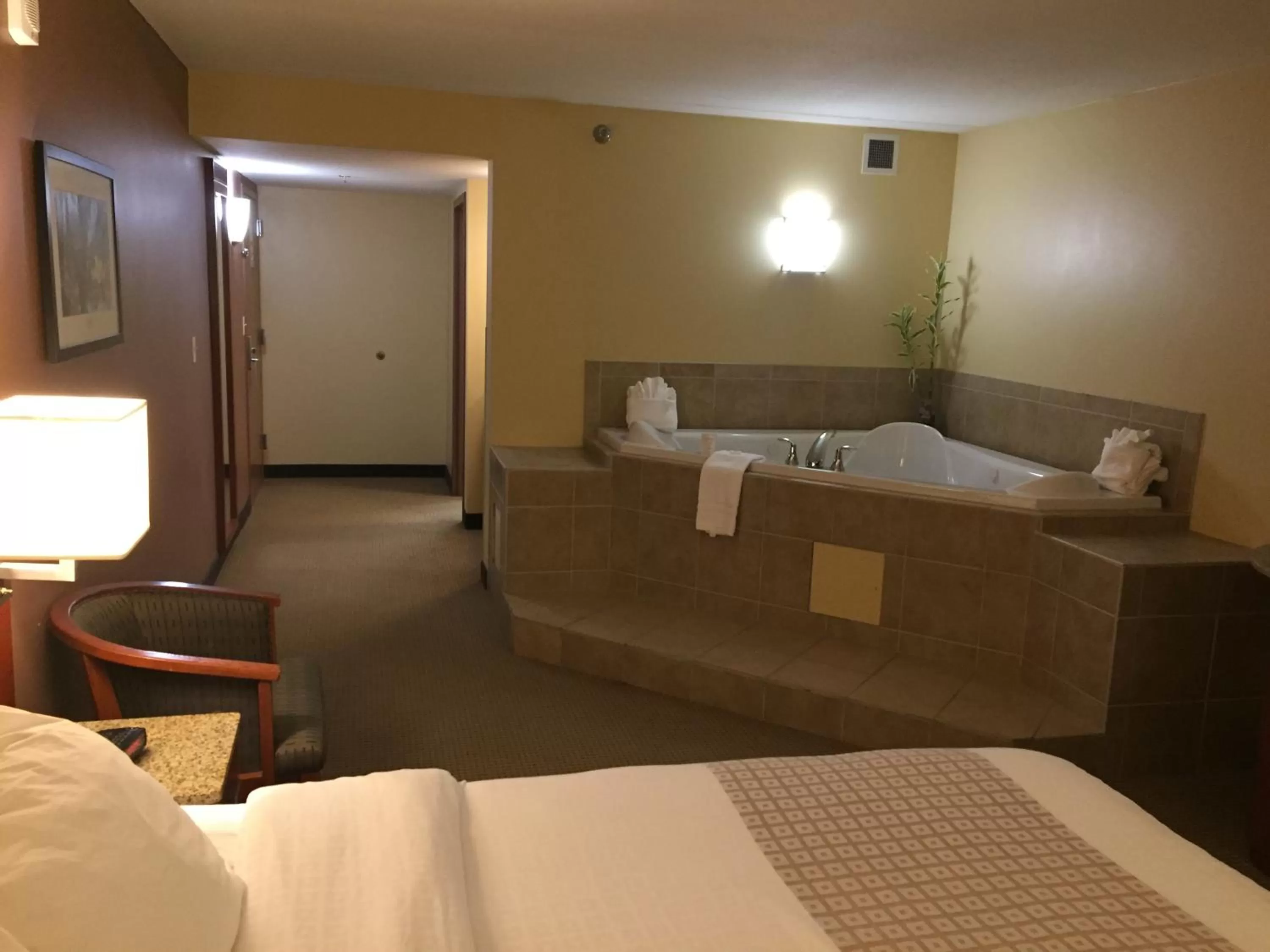 Hot Tub, Bed in Canad Inns Destination Center Grand Forks