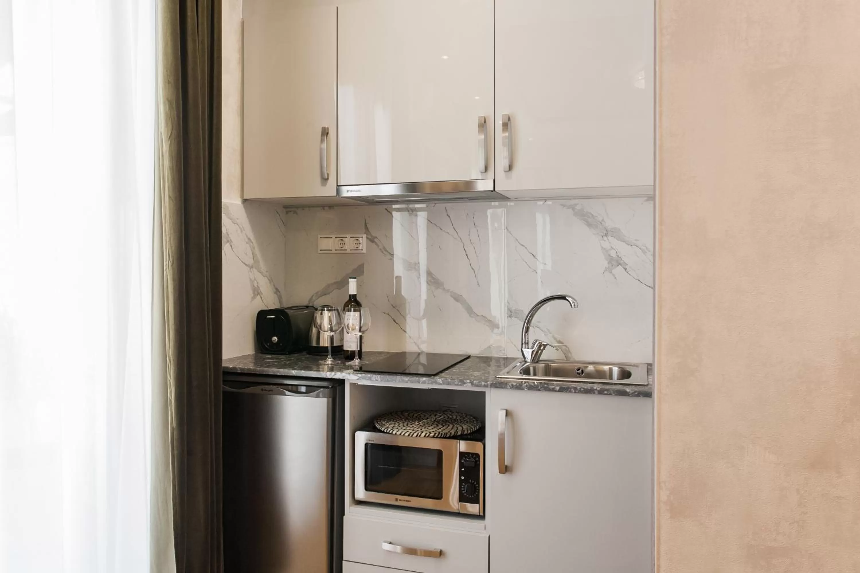 Kitchen or kitchenette in Nicholas Point Apartments and Rooms