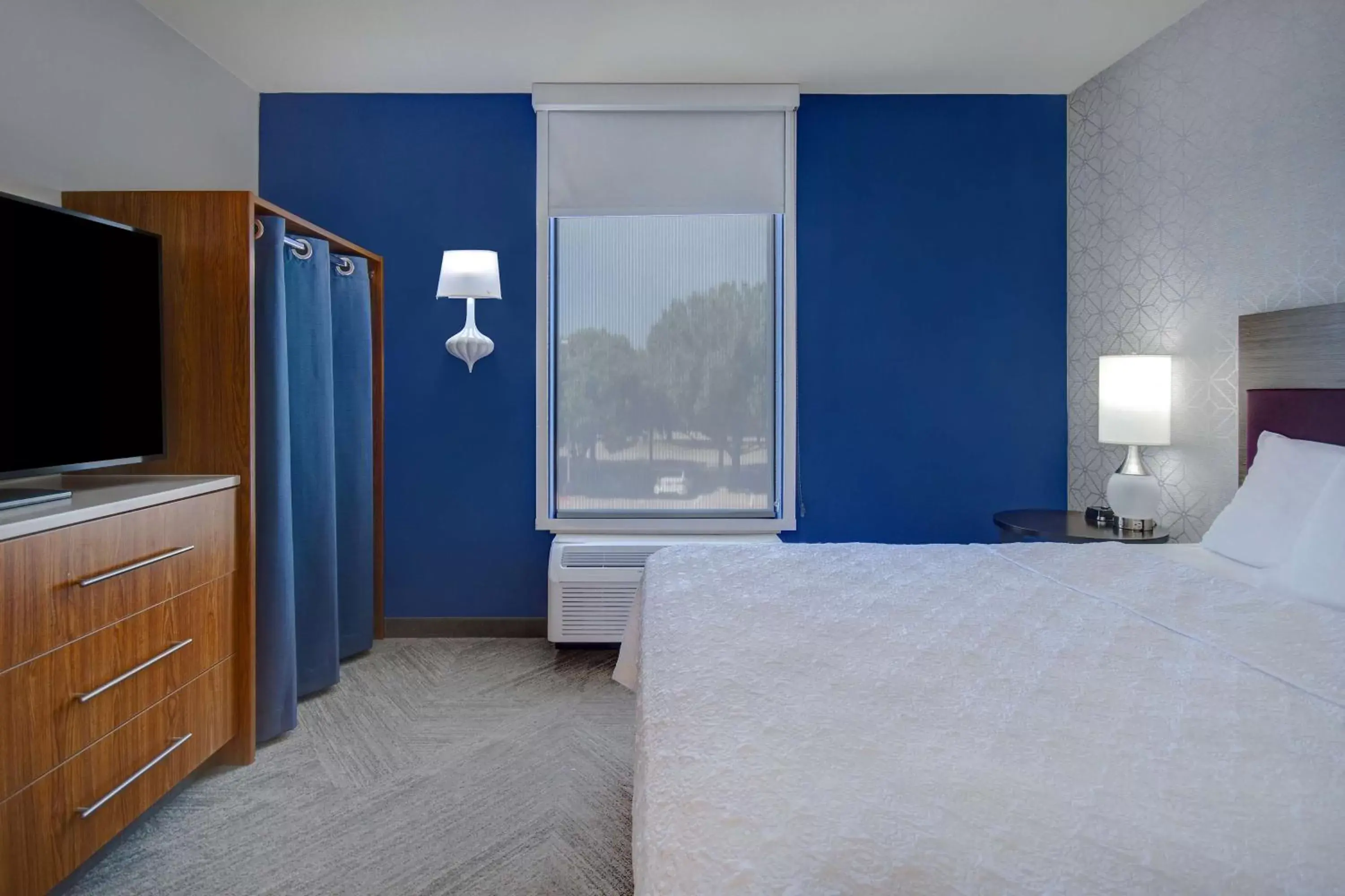 Bed in Home2 Suites Dallas-Frisco