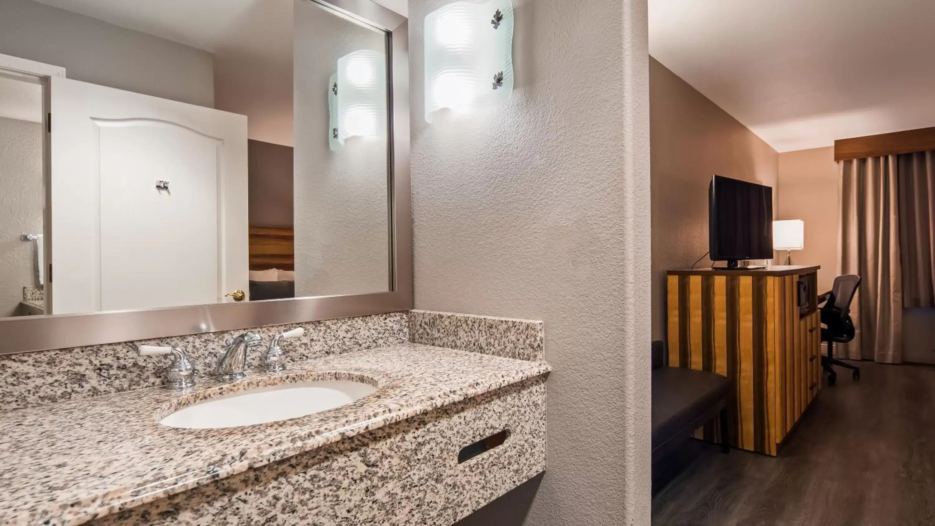 Bathroom in Best Western Cedar Inn & Suites
