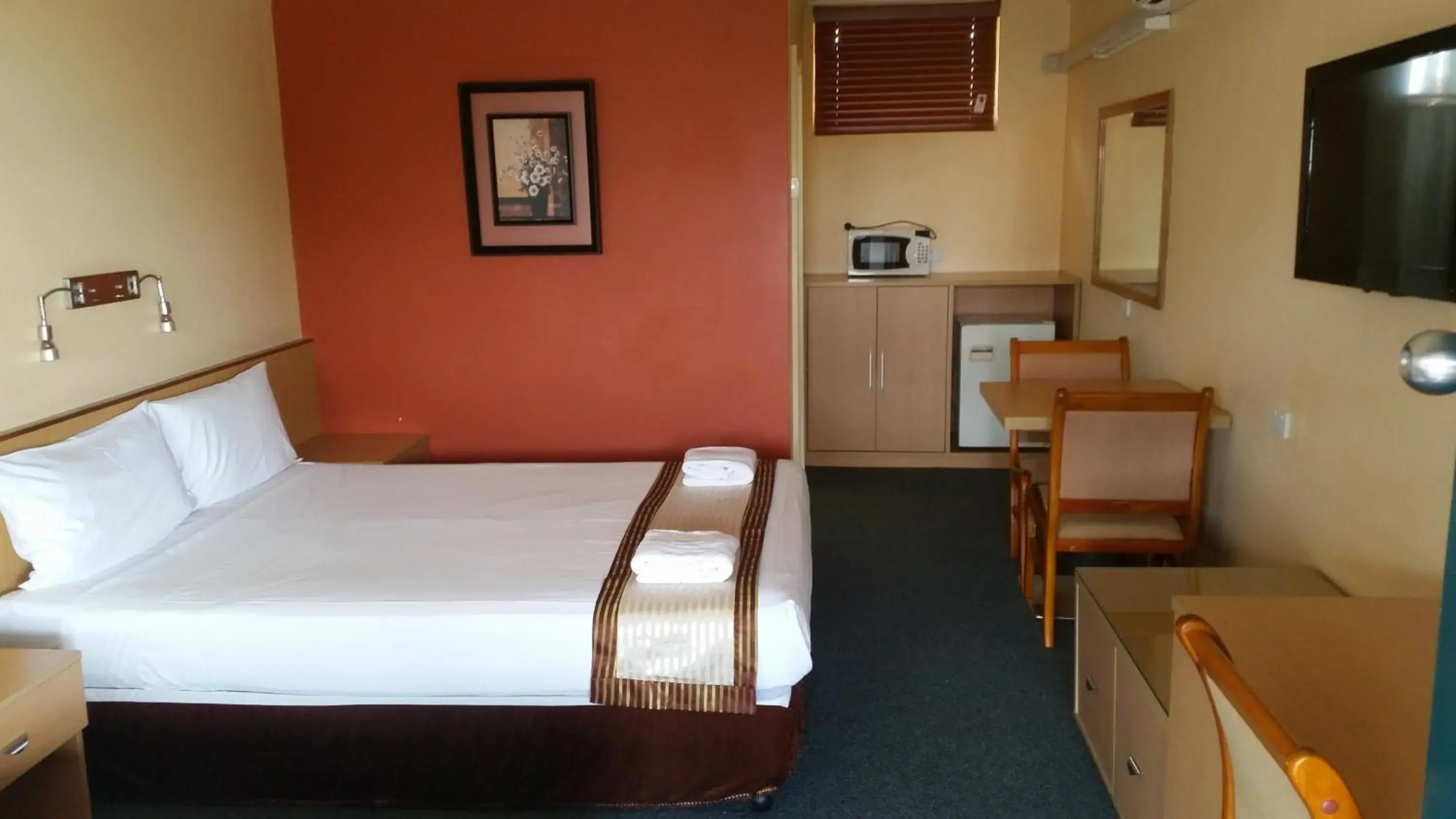 Bed in Annerley Motor Inn