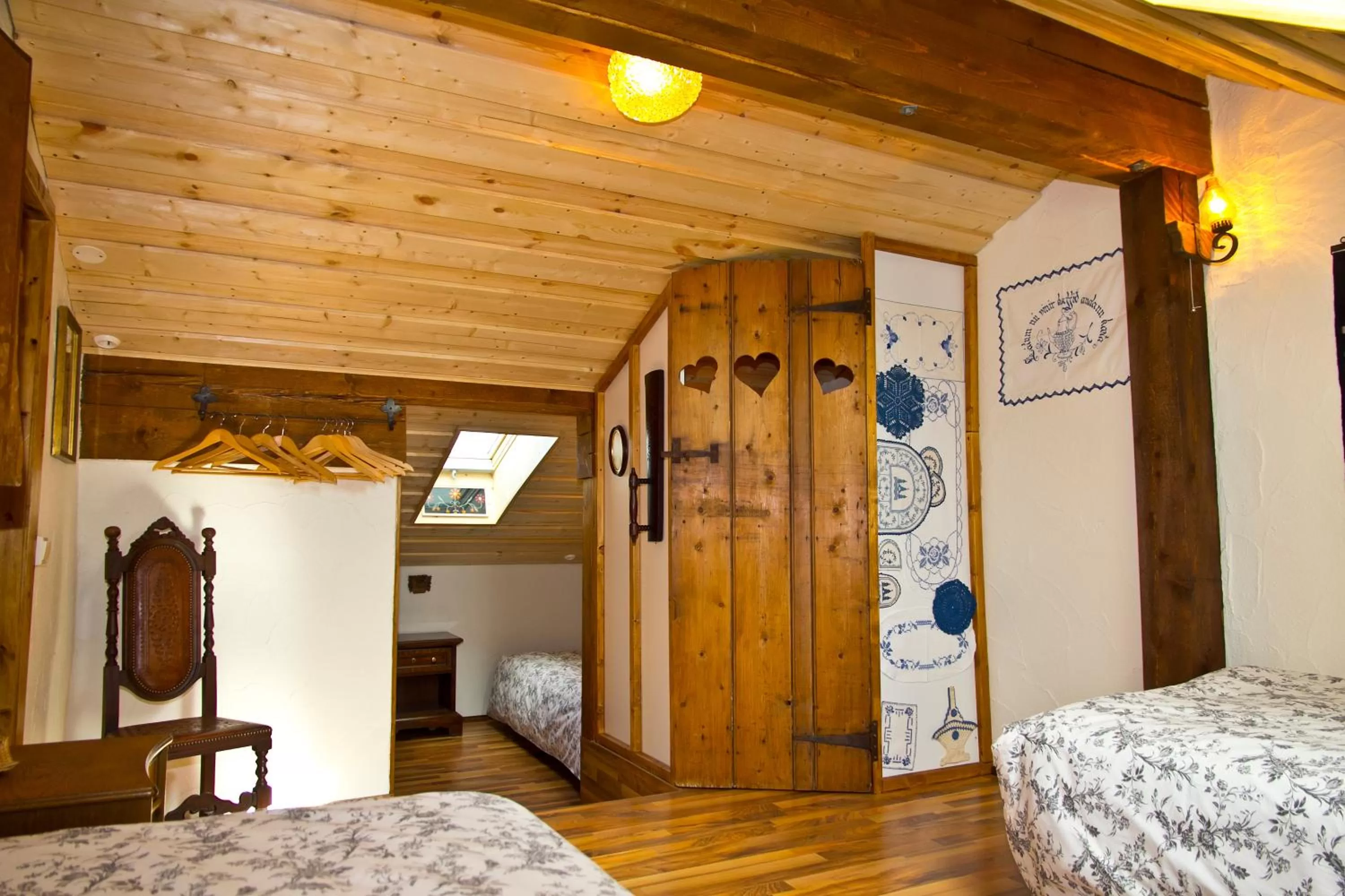 Decorative detail, Bed in Raven's Bed