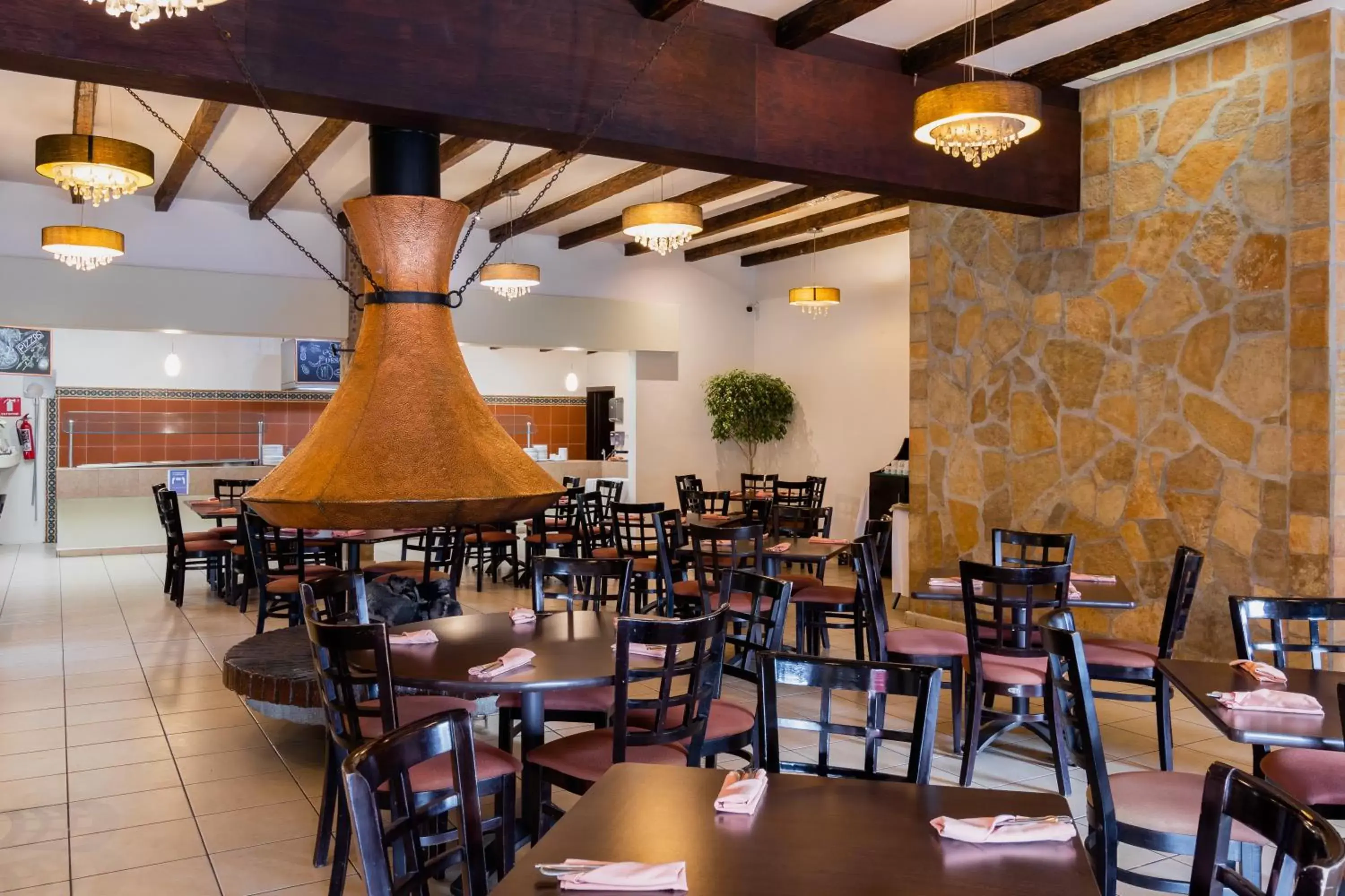 Restaurant/Places to Eat in Hoteles Villa Mercedes San Cristobal