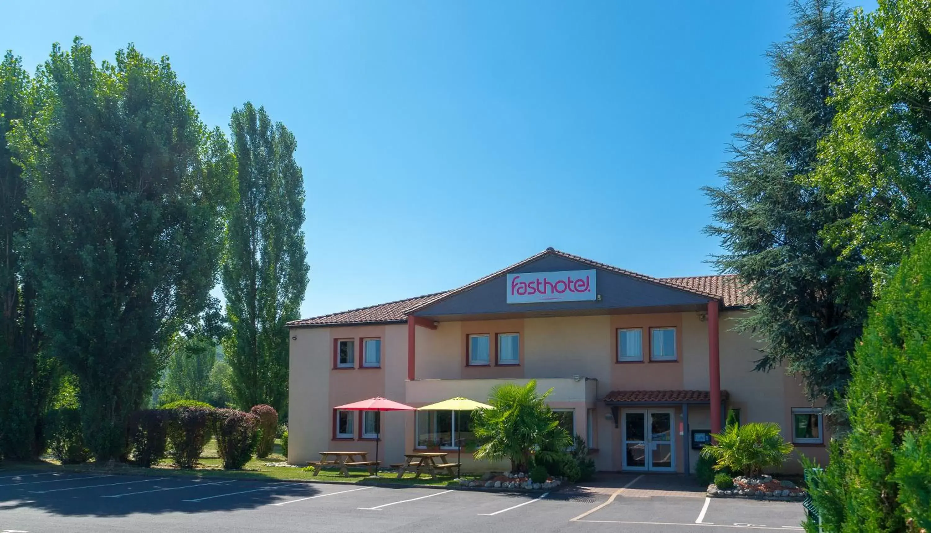 Facade/entrance, Property Building in Fasthôtel Périgueux