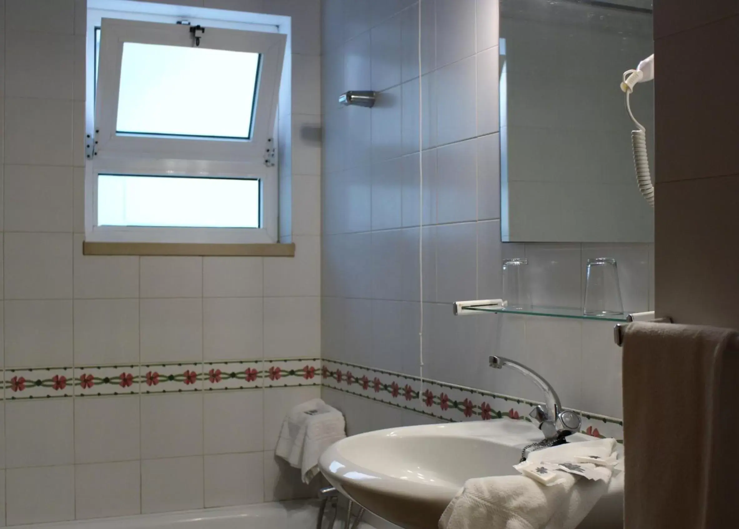 Bathroom in Hotel Santo Antonio Da Baia