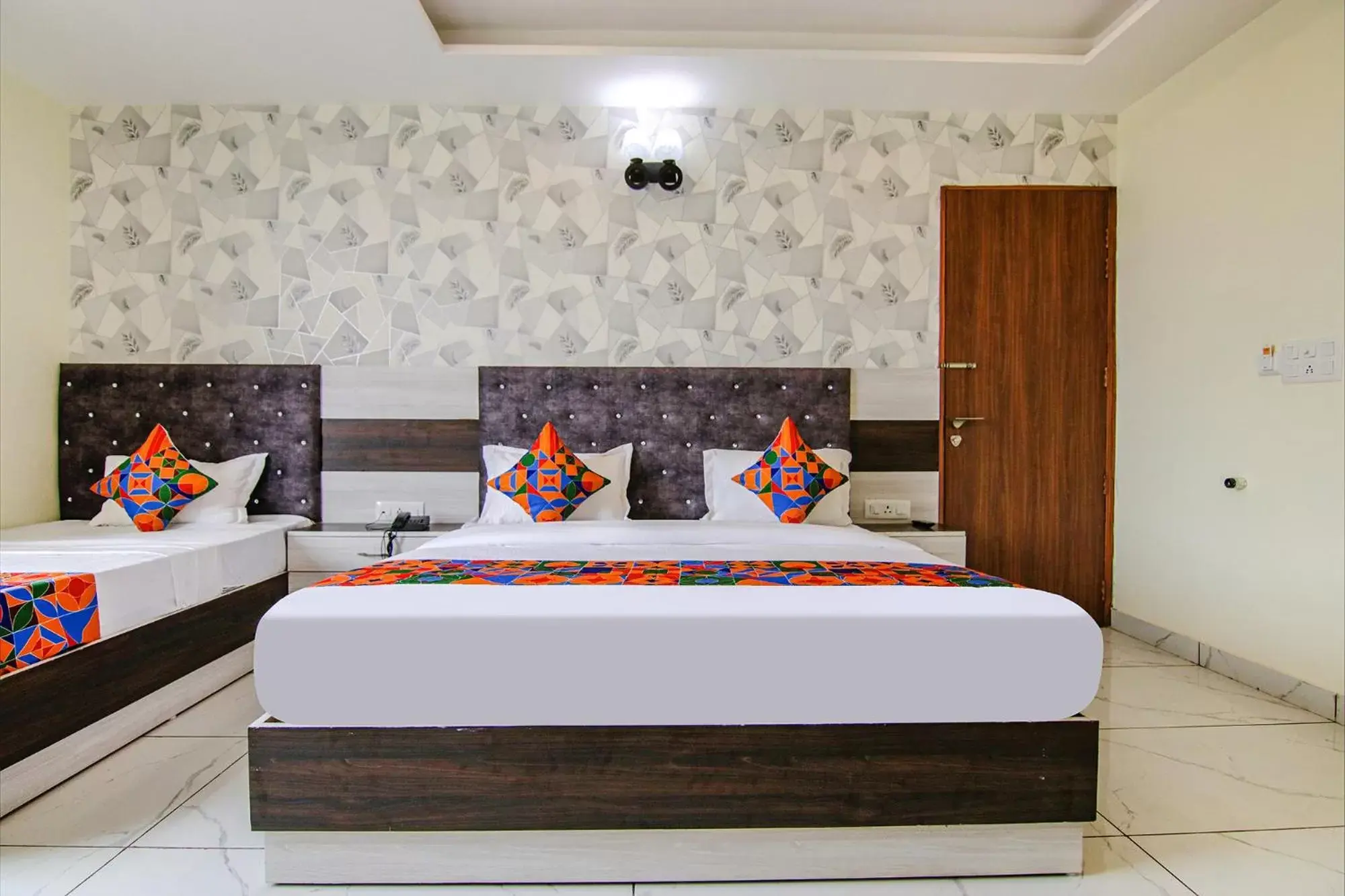 Bed in FabHotel Meridian Inn Bed in FabHotel Meridian Inn