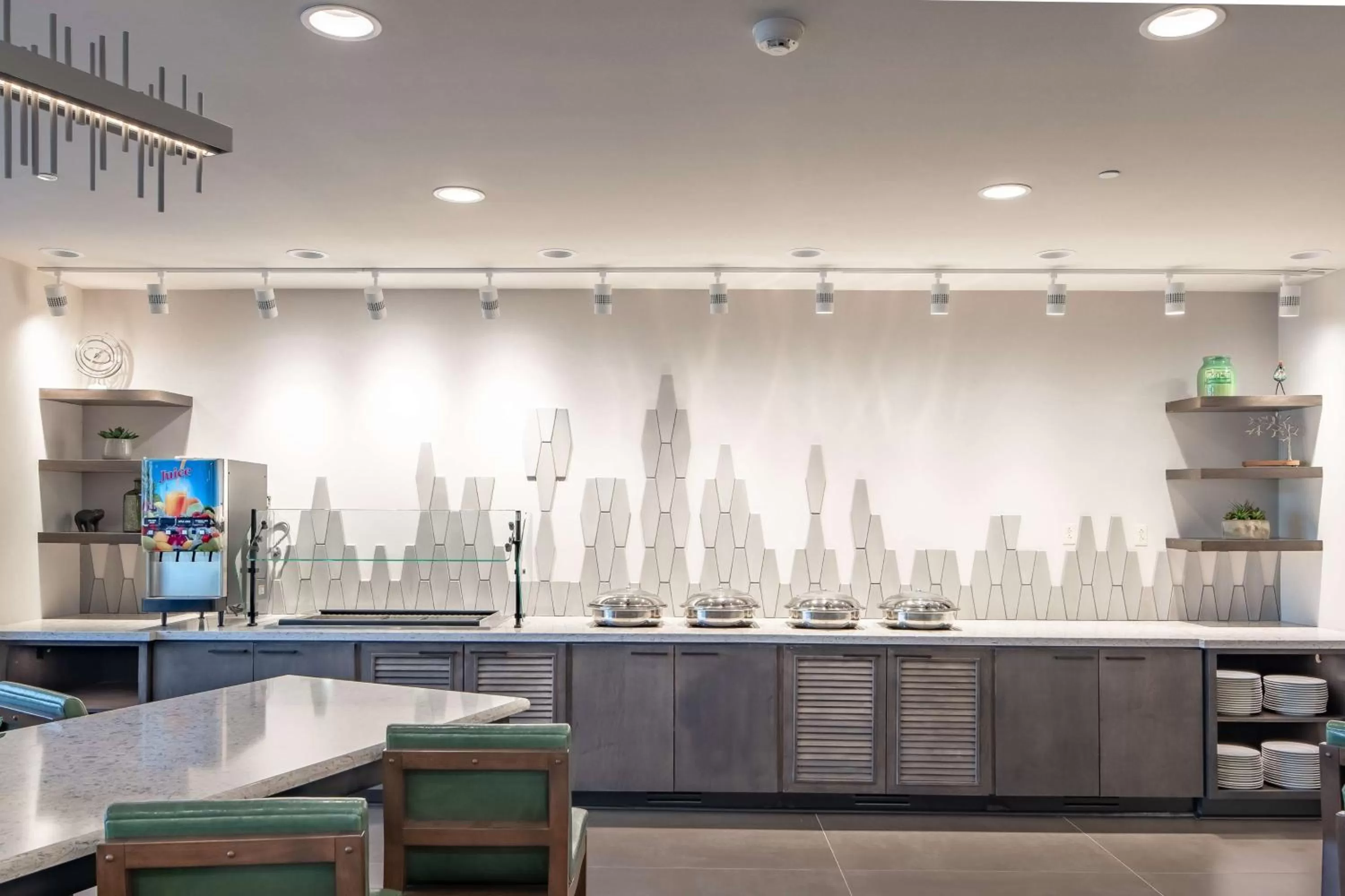 Restaurant/places to eat in DoubleTree by Hilton Dallas-Farmers Branch