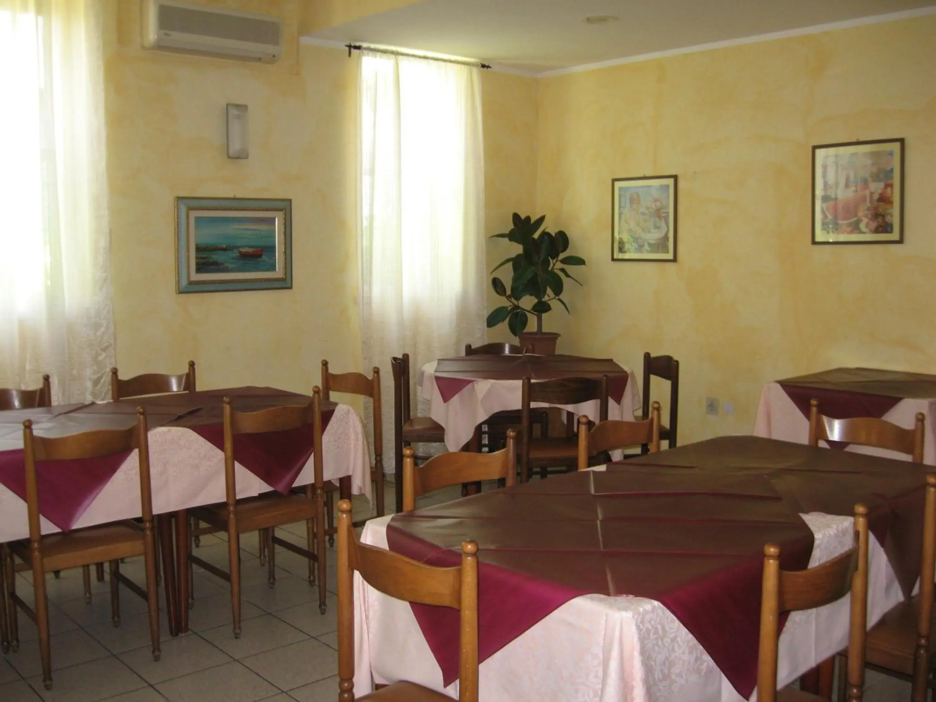 Restaurant/Places to Eat in Hotel Eleonora
