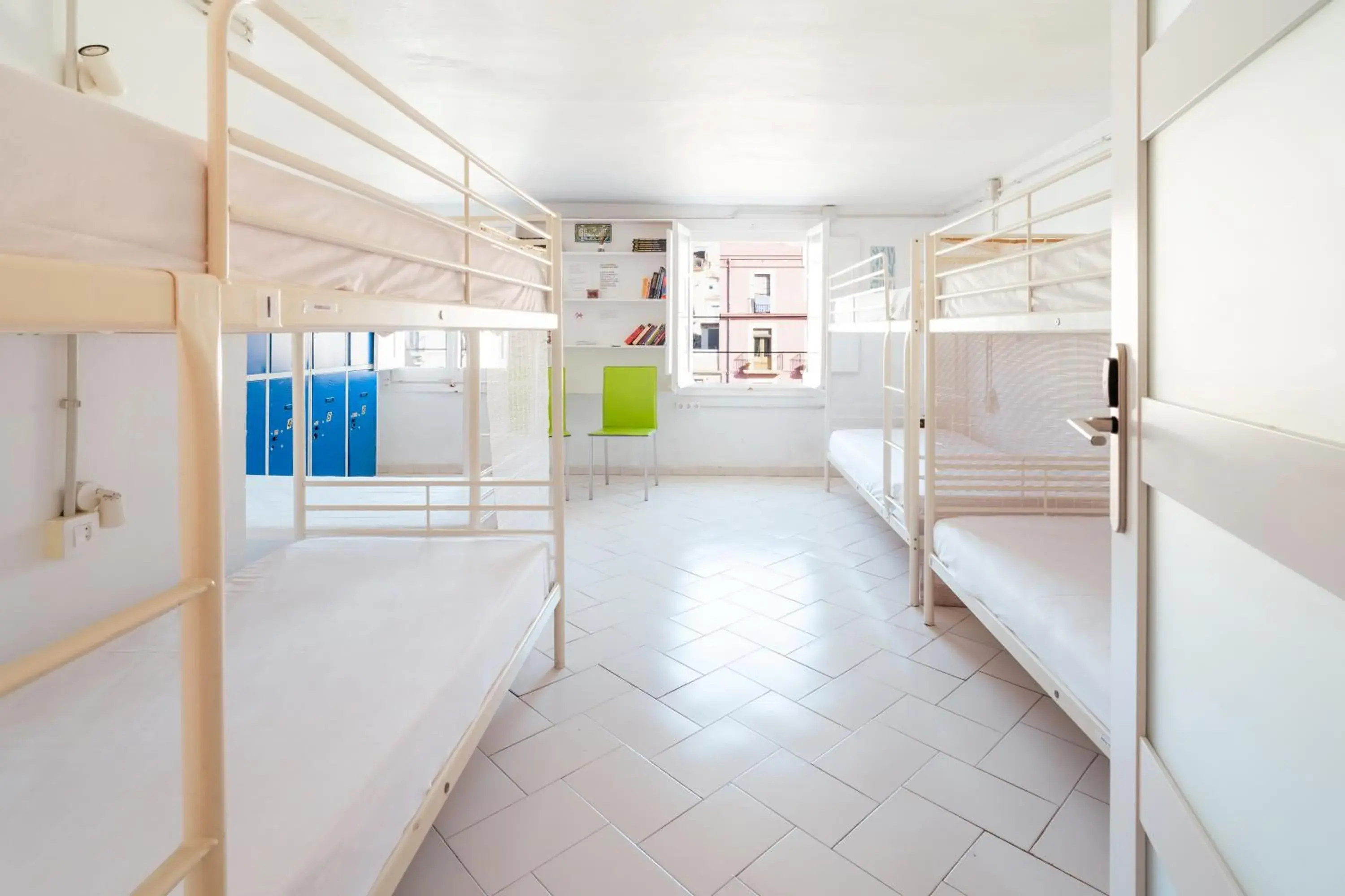 Photo of the whole room, Bunk Bed in Forum Tarragona