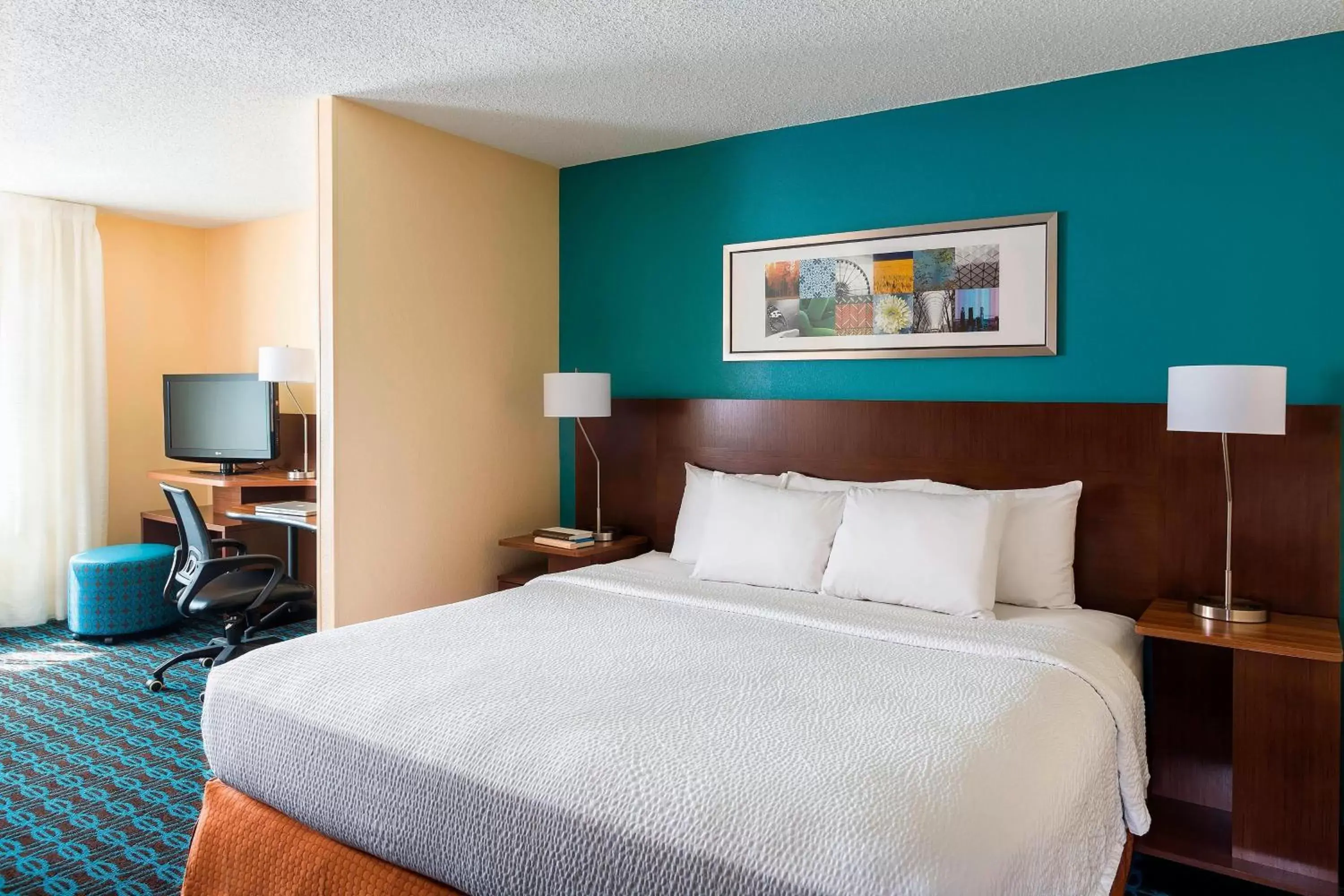 Photo of the whole room, Bed in Fairfield Inn & Suites Dallas Park Central