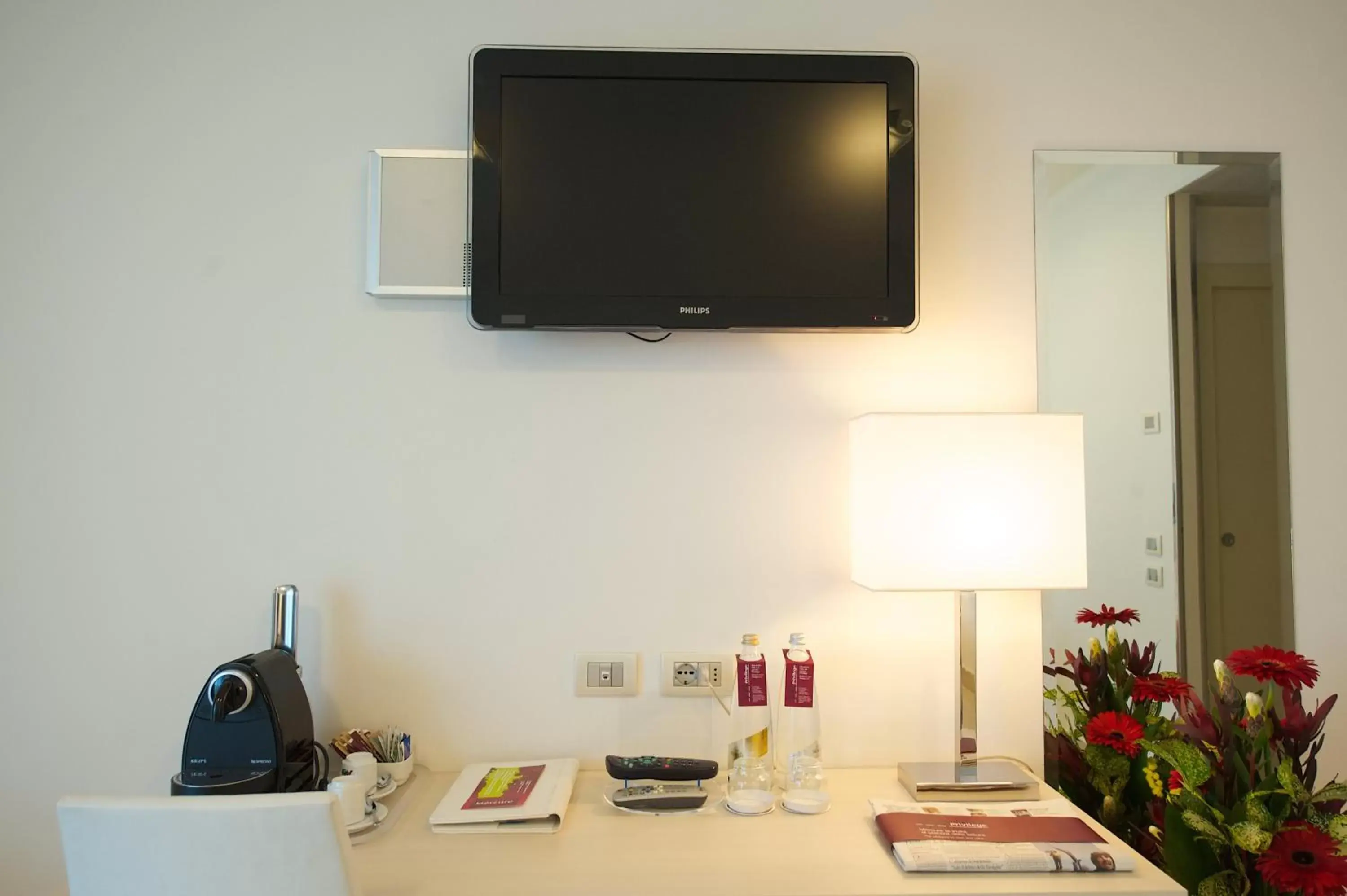 TV and multimedia, TV/Entertainment Center in Mercure Hotel Rimini Artis