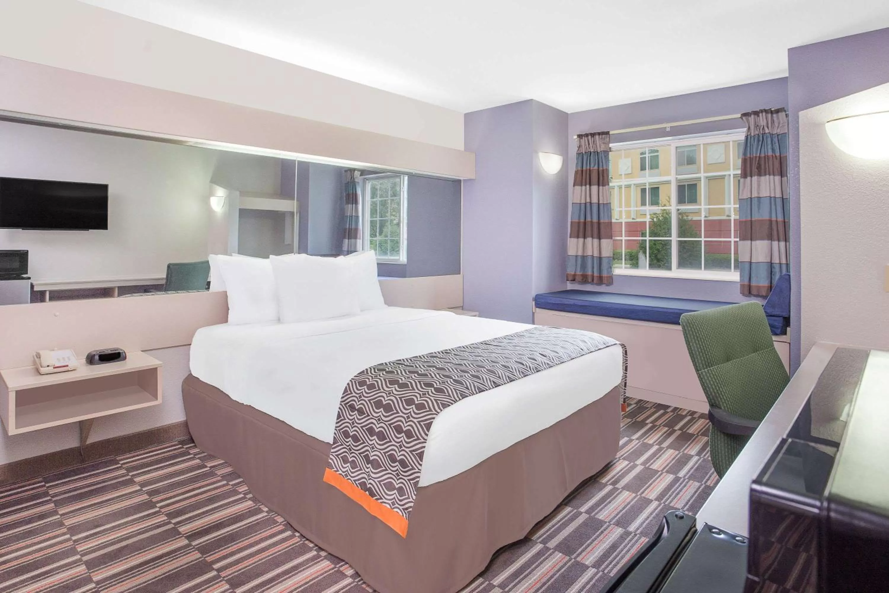 Photo of the whole room, Bed in Microtel Inn and Suites by Wyndham Appleton