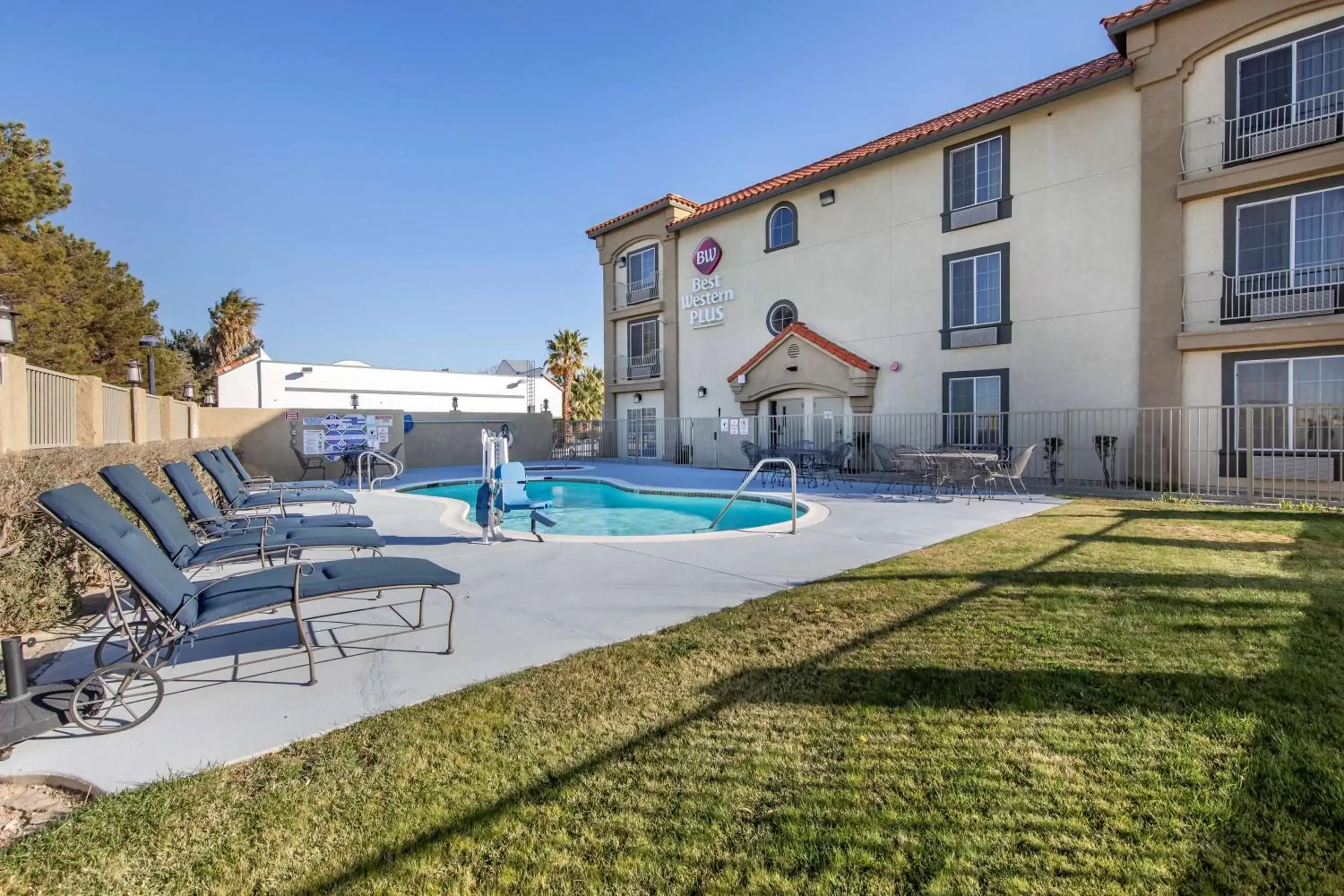 Pool view, Property Building in Best Western Plus John Jay Inn & Suites