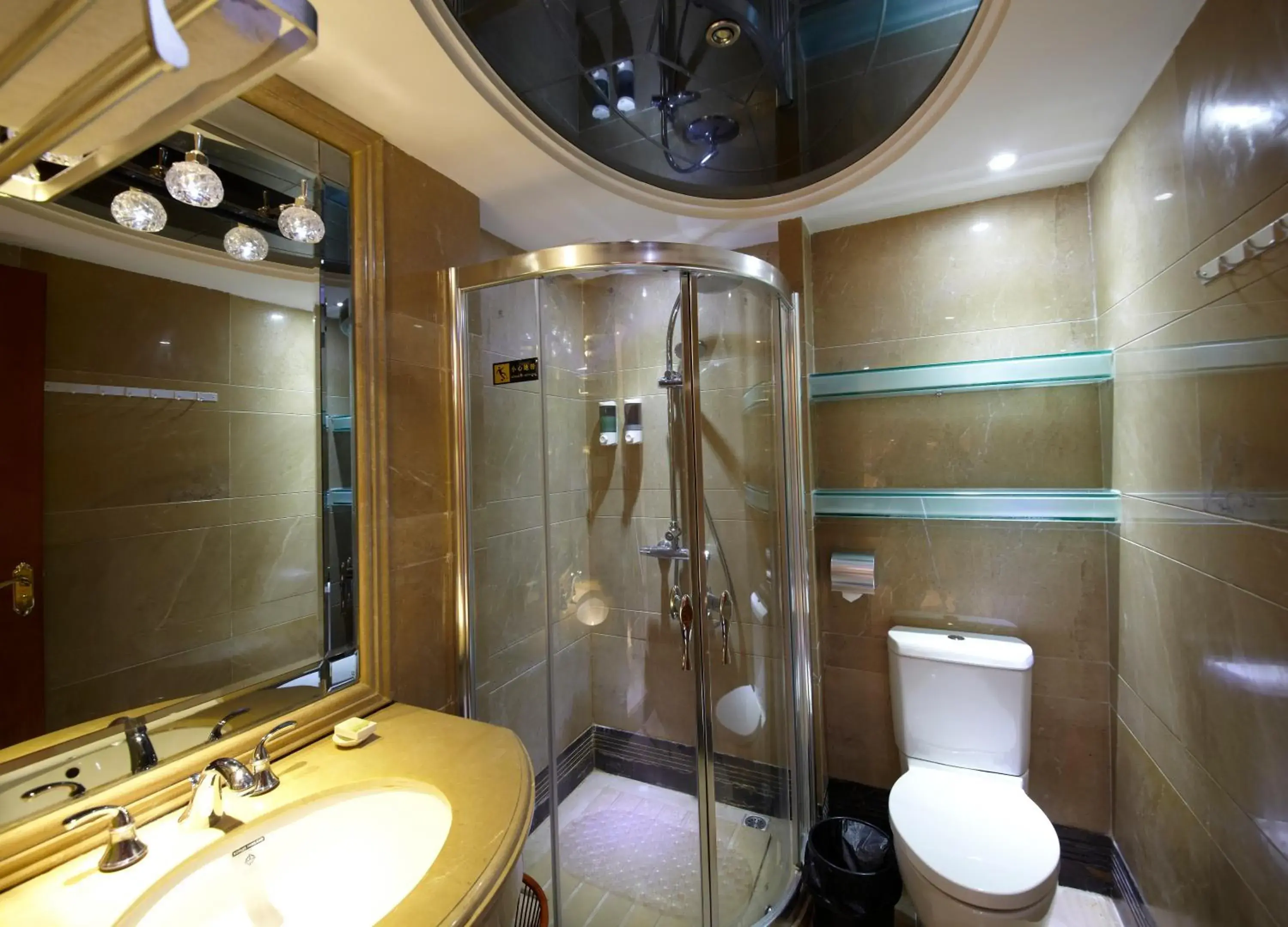 Shower, Bathroom in Louidon Mega Apartment Hotel Of Kam Rueng Plaza - Sunshine Apartment